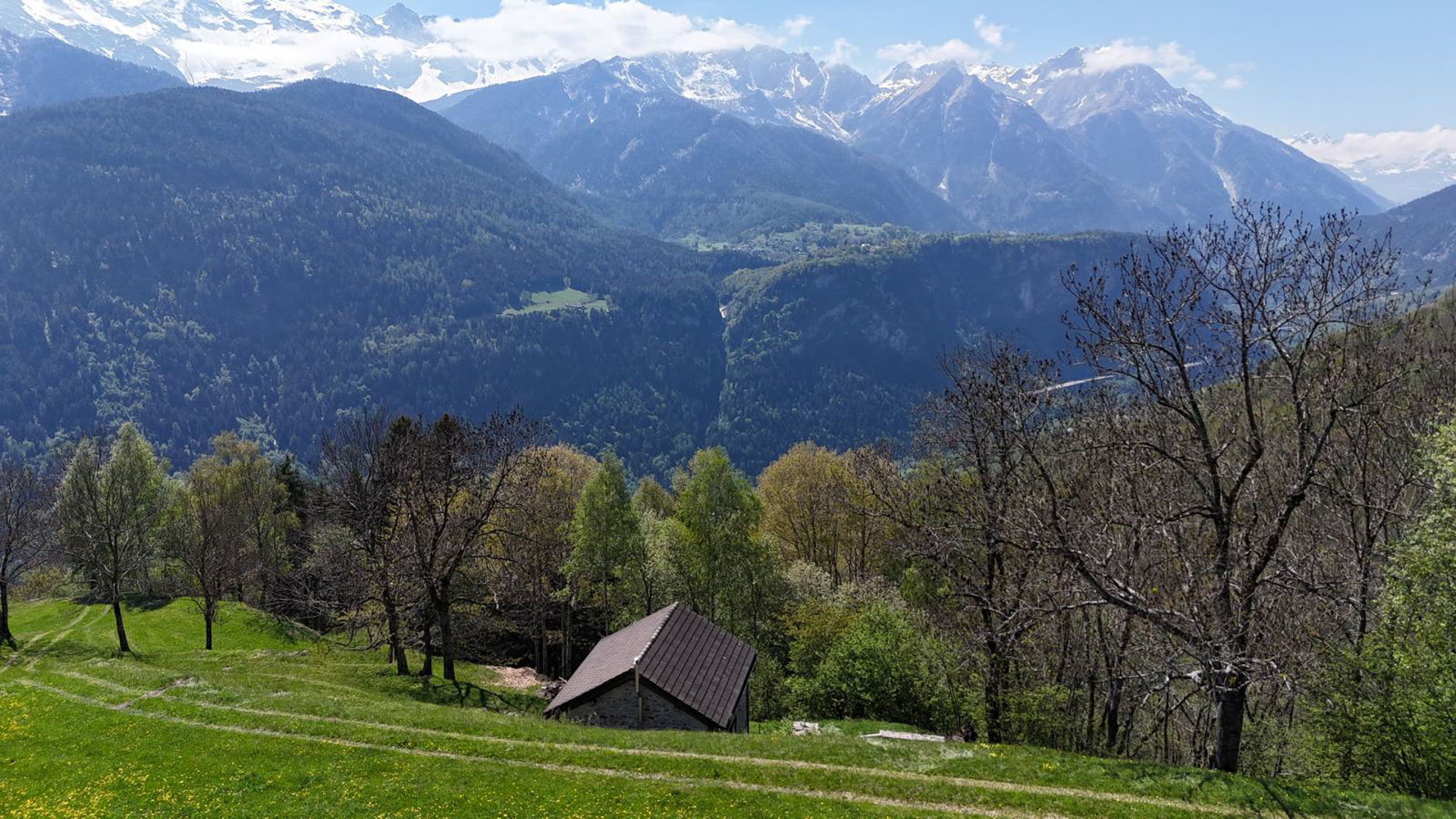 Landhaus mit großem Grundstück in Faido zu verkaufen Landhaus mit großem Grundstück in Faido zu verkaufen