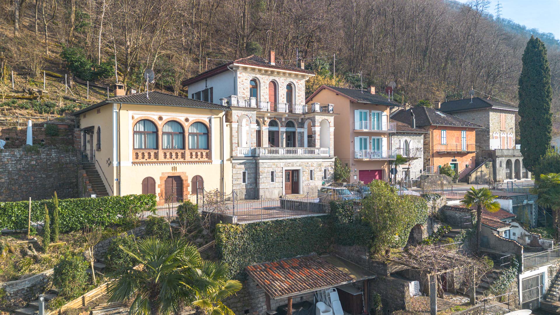Charmante historische Villa am See in Morcote zu verkaufen