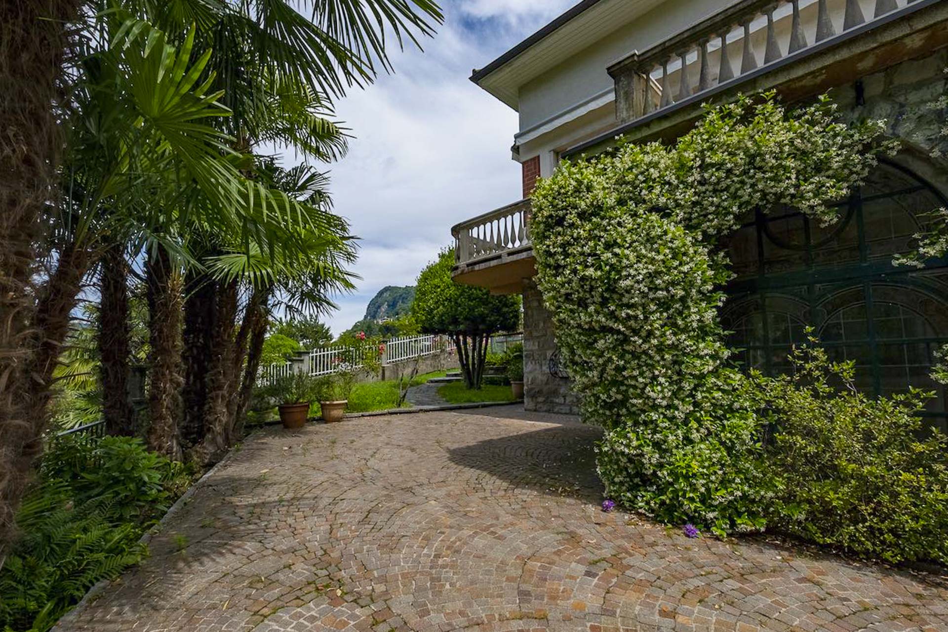 Villa with magnificent park and tennis court for sale in Castel San Pietro Villa with magnificent park and tennis court for sale in Castel San Pietro