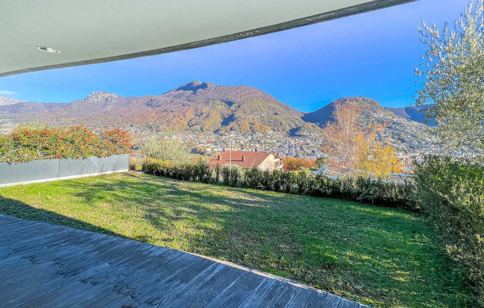 Exklusive 2,5-Zimmer-Wohnung mit Garten und Seeblick in Porza zu verkaufen