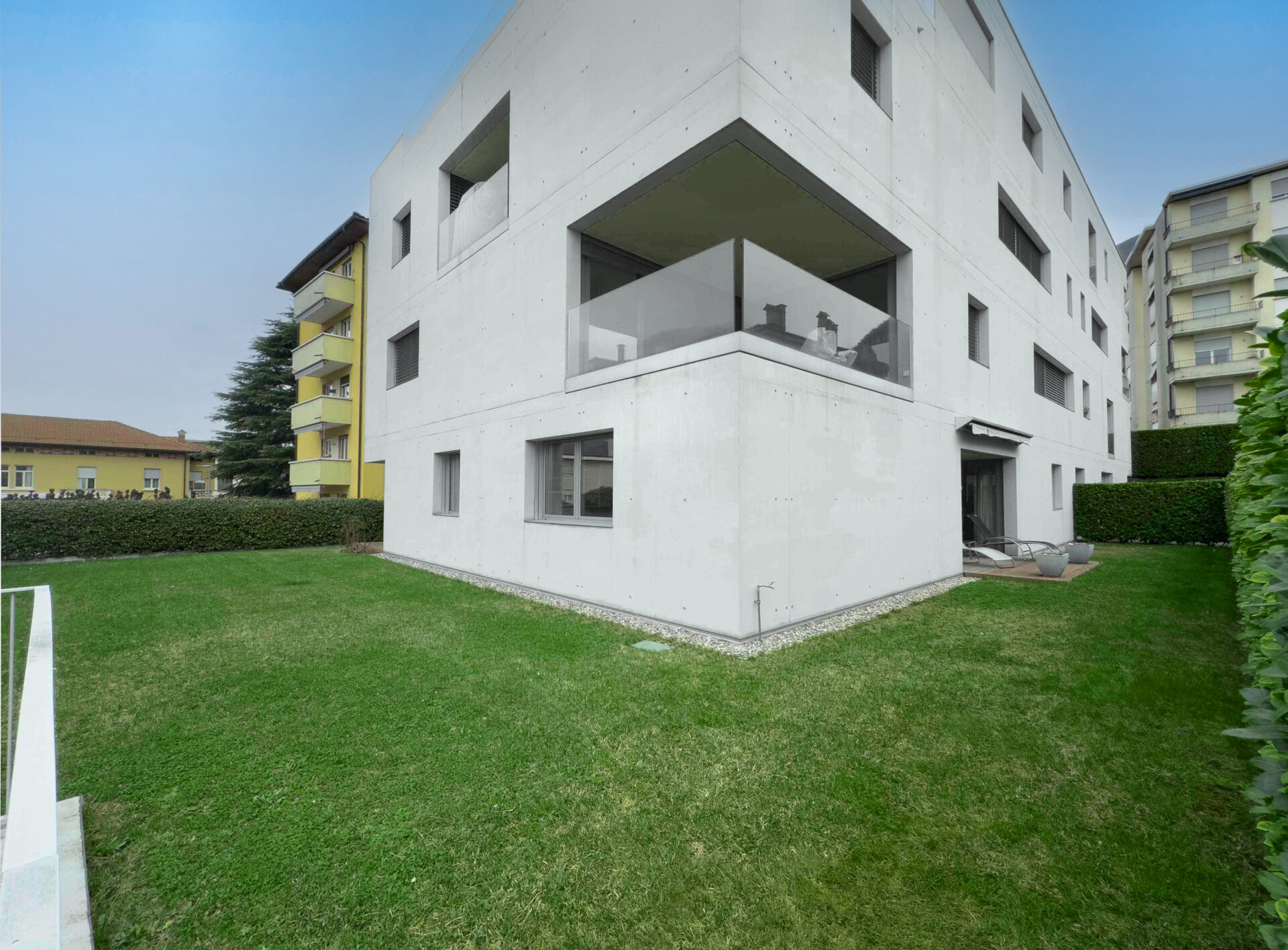 Große Wohnung mit großem Garten in Mendrisio in der Nähe des Zentrums zu verkaufen Große Wohnung mit großem Garten in Mendrisio in der Nähe des Zentrums zu verkaufen
