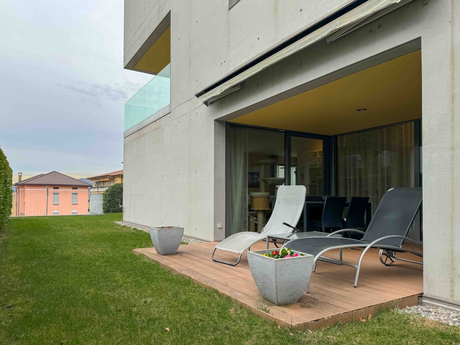 Große Wohnung mit großem Garten in Mendrisio in der Nähe des Zentrums zu verkaufen Große Wohnung mit großem Garten in Mendrisio in der Nähe des Zentrums zu verkaufen