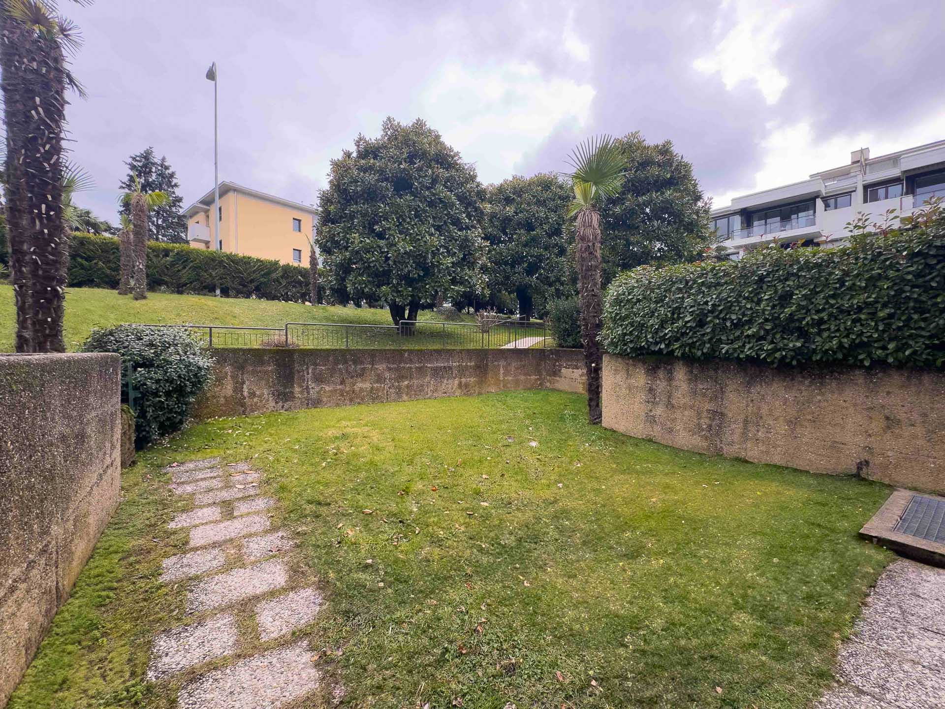 Apartment with small garden for sale in Collina d’Oro