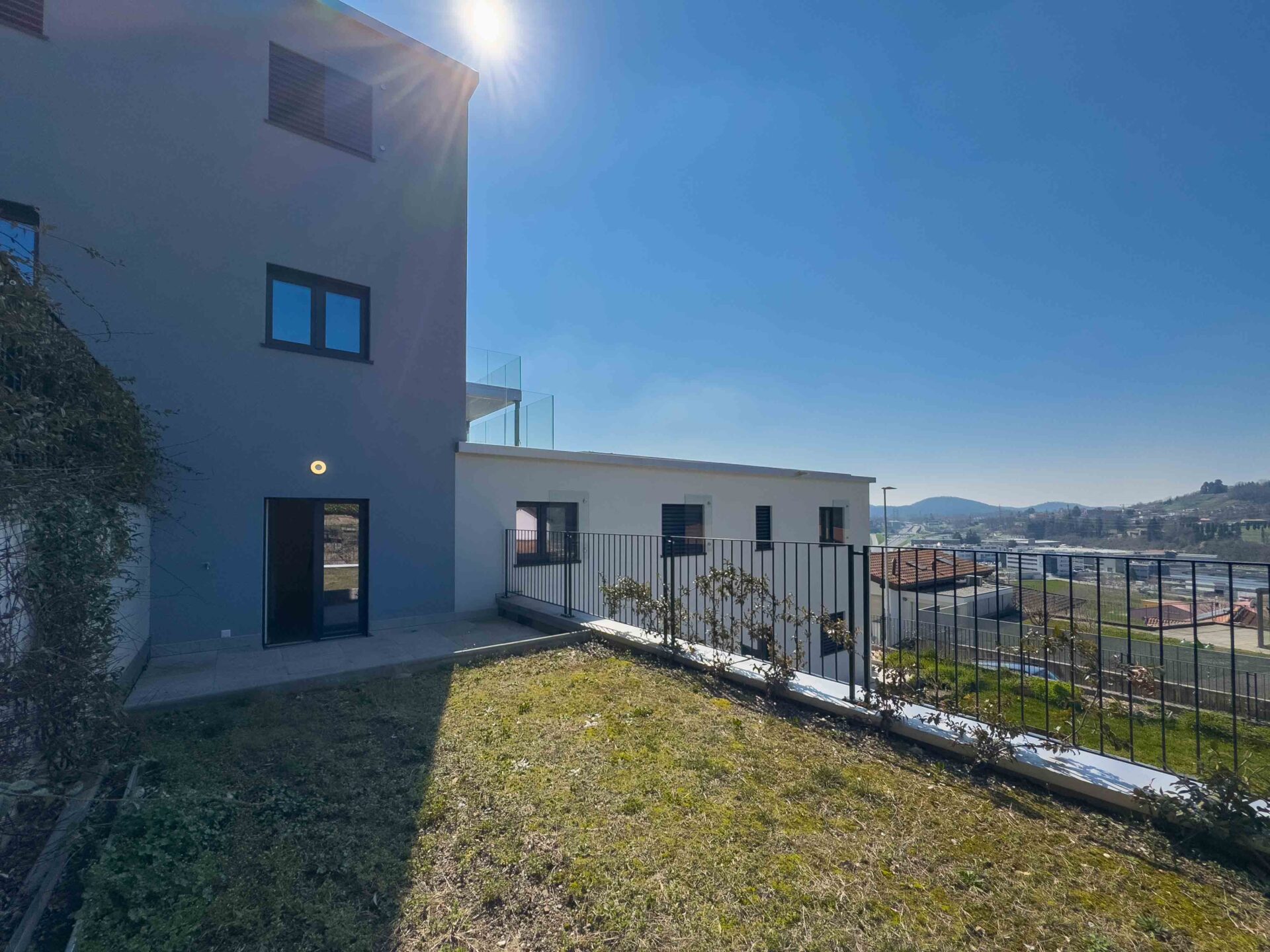 Grande appartamento con giardino e locale hobby in vendita a Mendrisio