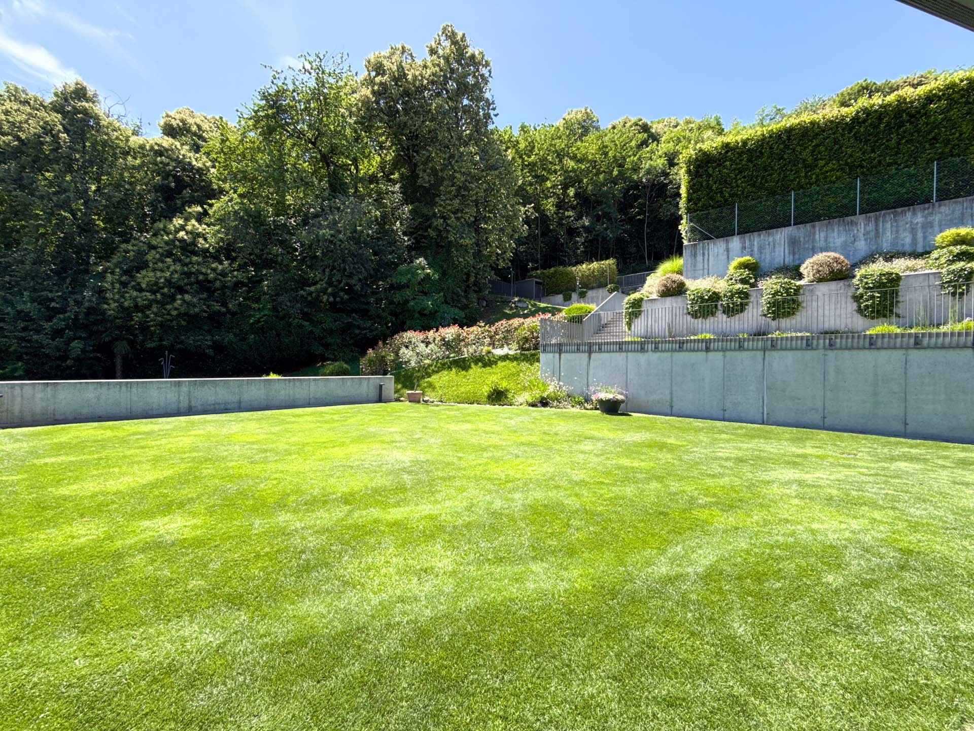 Appartamento con giardino e piscina in vendita a Montagnola Appartamento con giardino e piscina in vendita a Montagnola