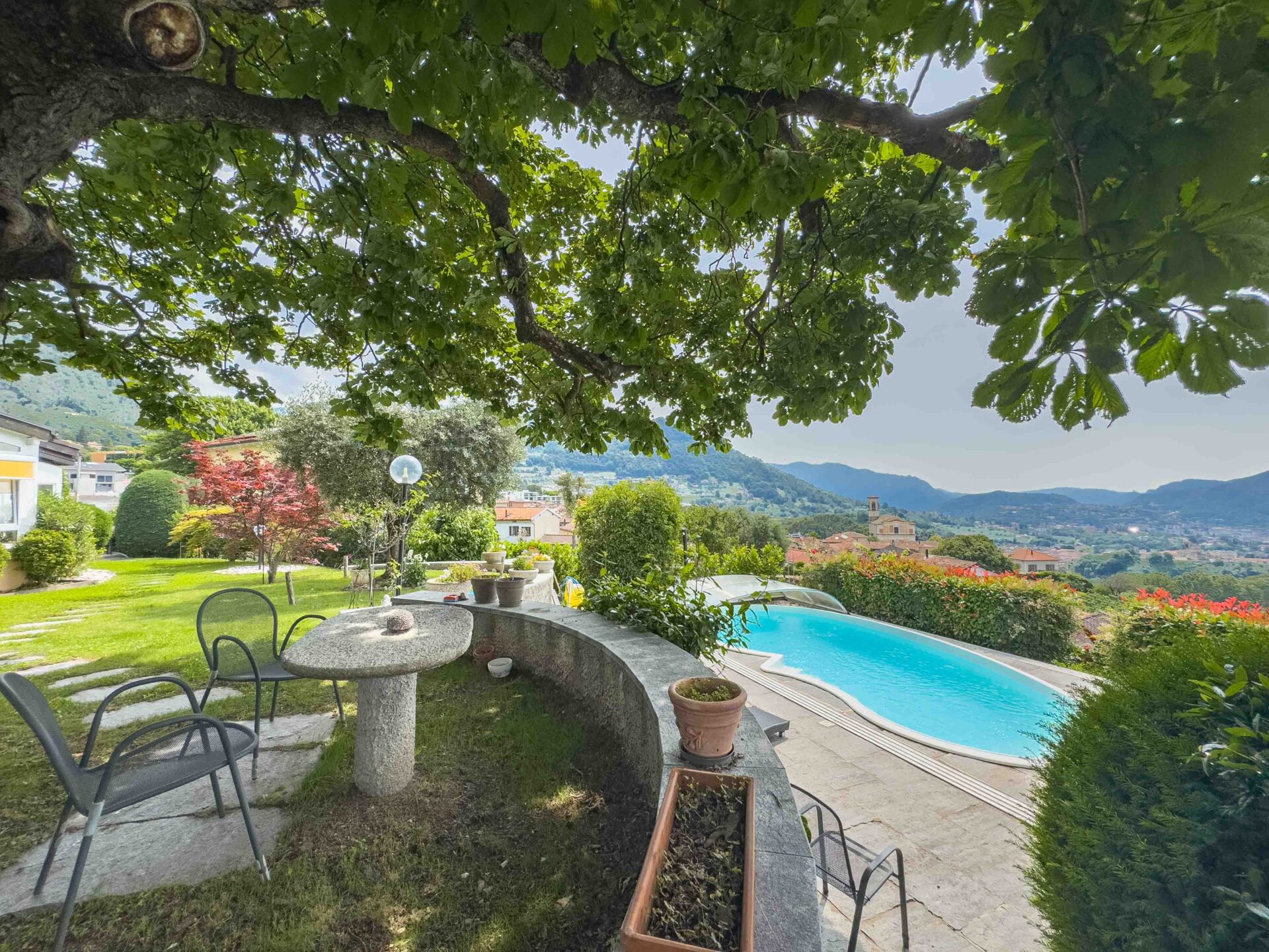Splendida villa con grande giardino e piscina in vendita a Castel San Pietro