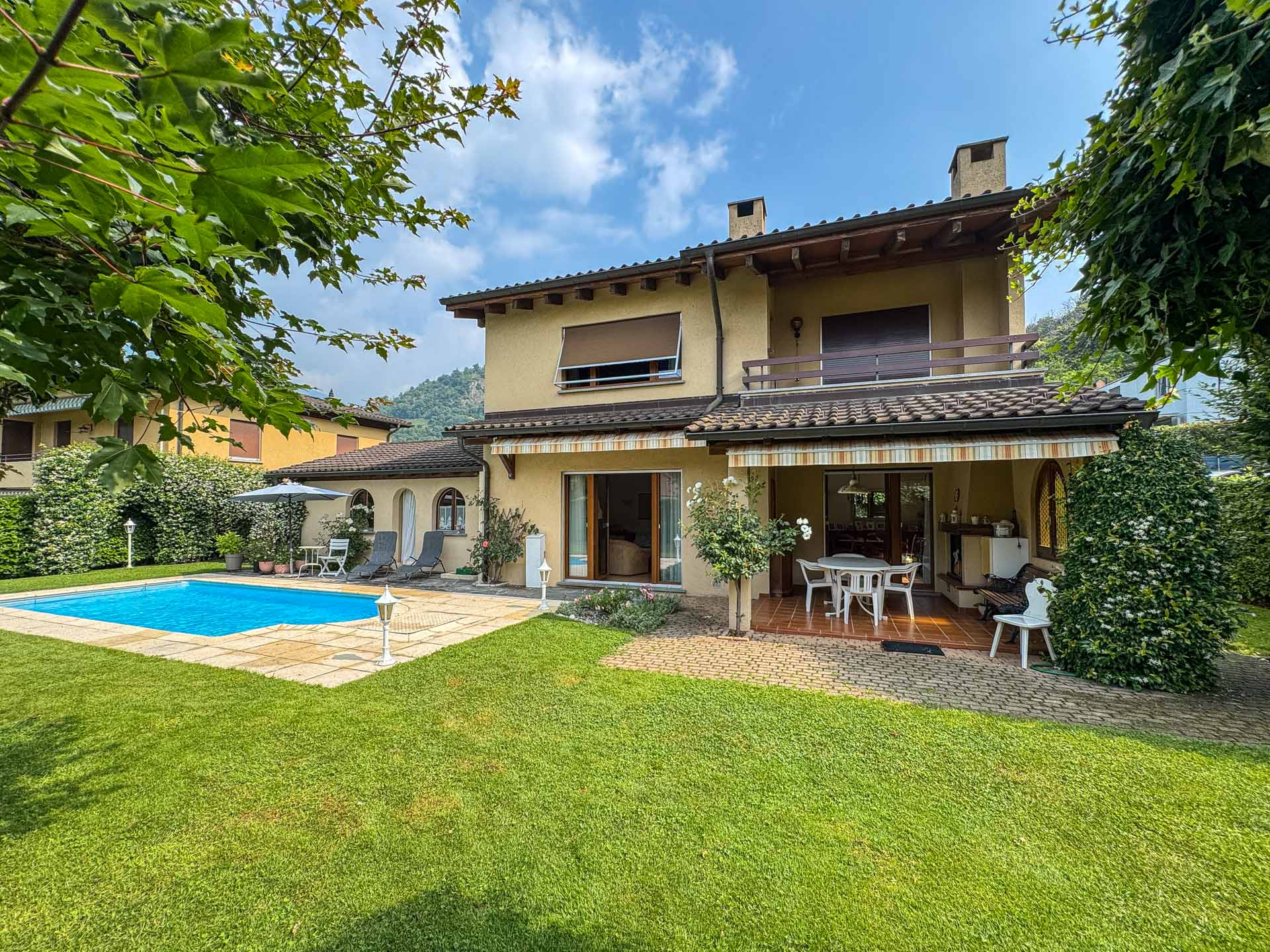 Casa con piscina in vendita a Lamone