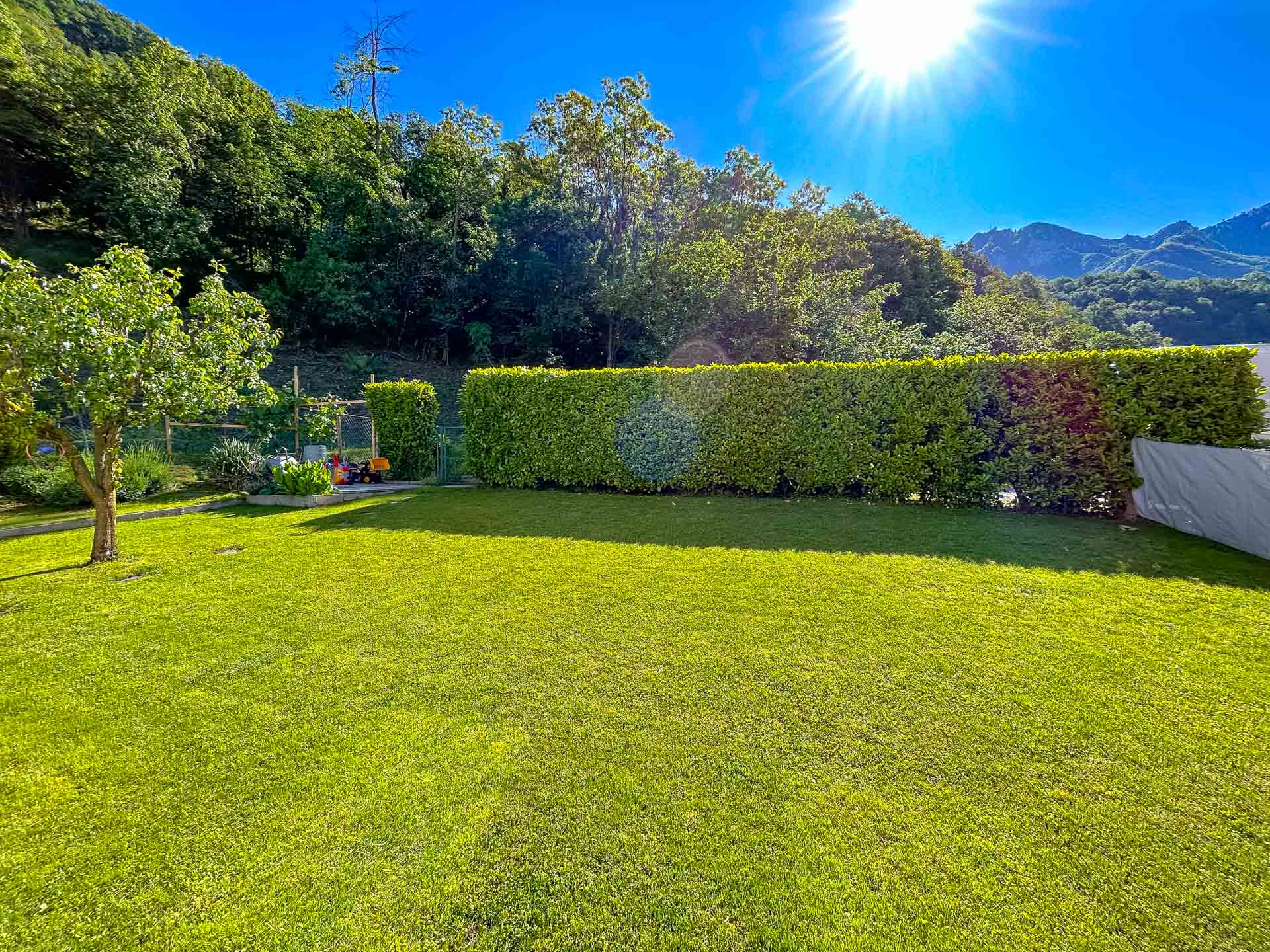Freistehendes Haus mit Garten und Swimmingpool in Maroggia zu verkaufen