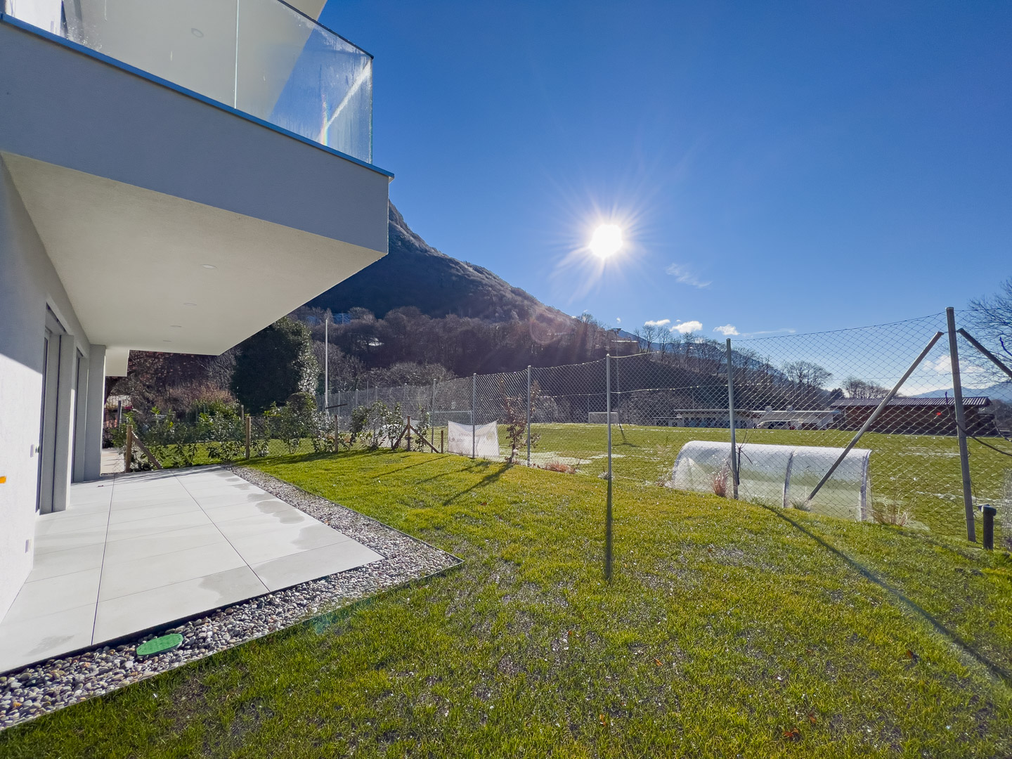 Casa contigua con giardino in affitto ad Arogno Casa contigua con giardino in affitto ad Arogno
