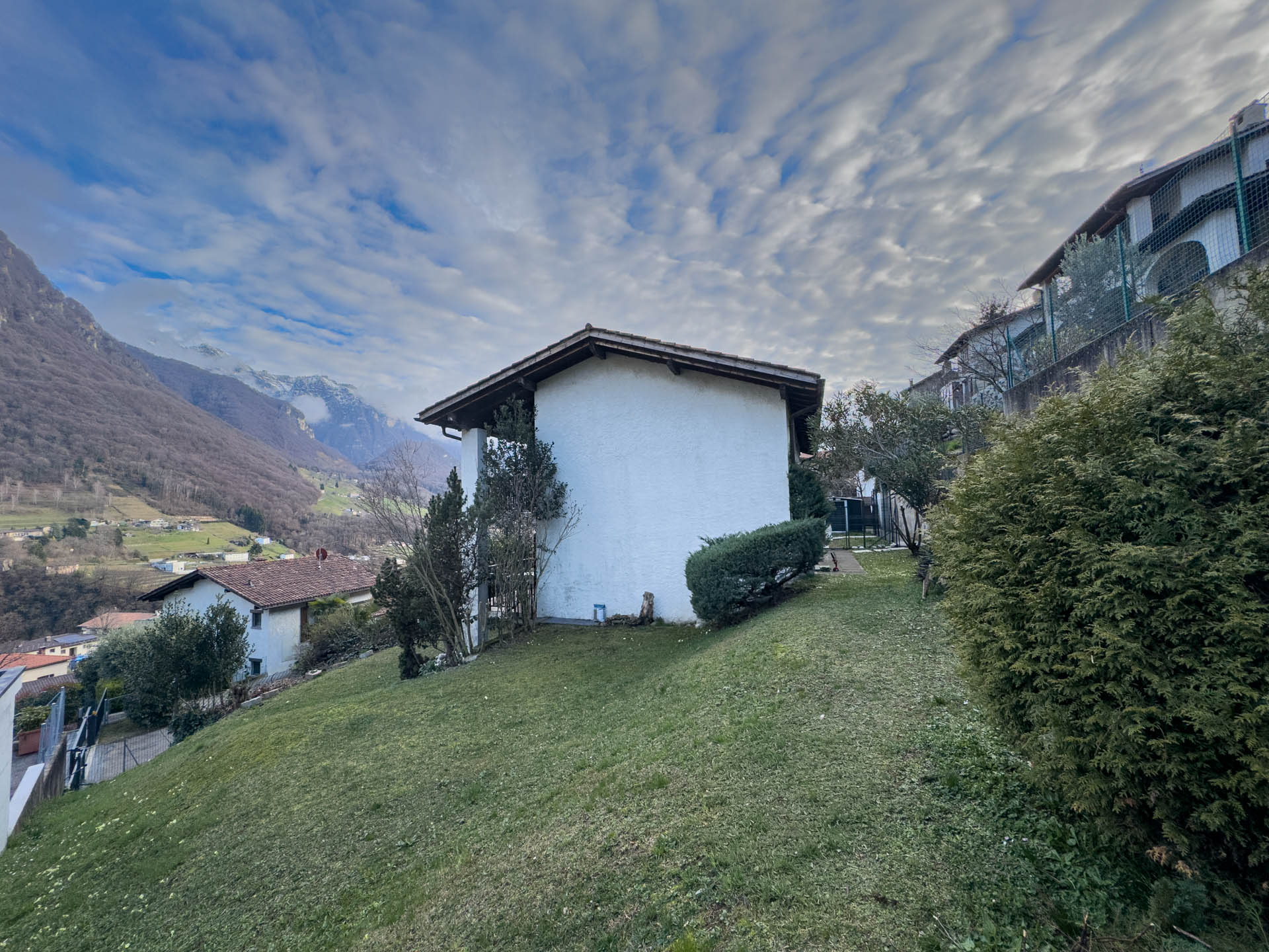 Twin house with garden for sale in Arogno