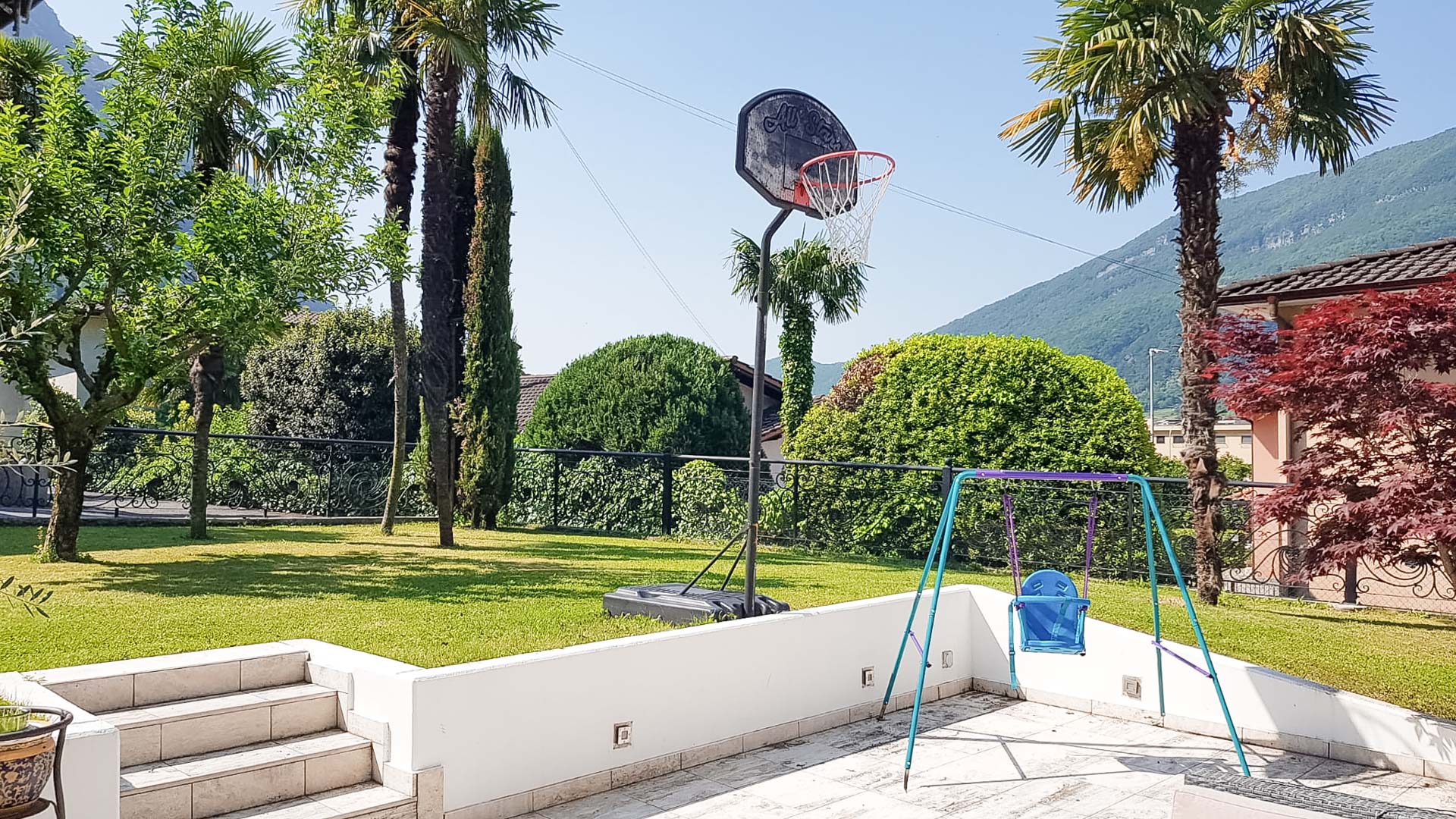 Large, bright single-family home for sale in Melano