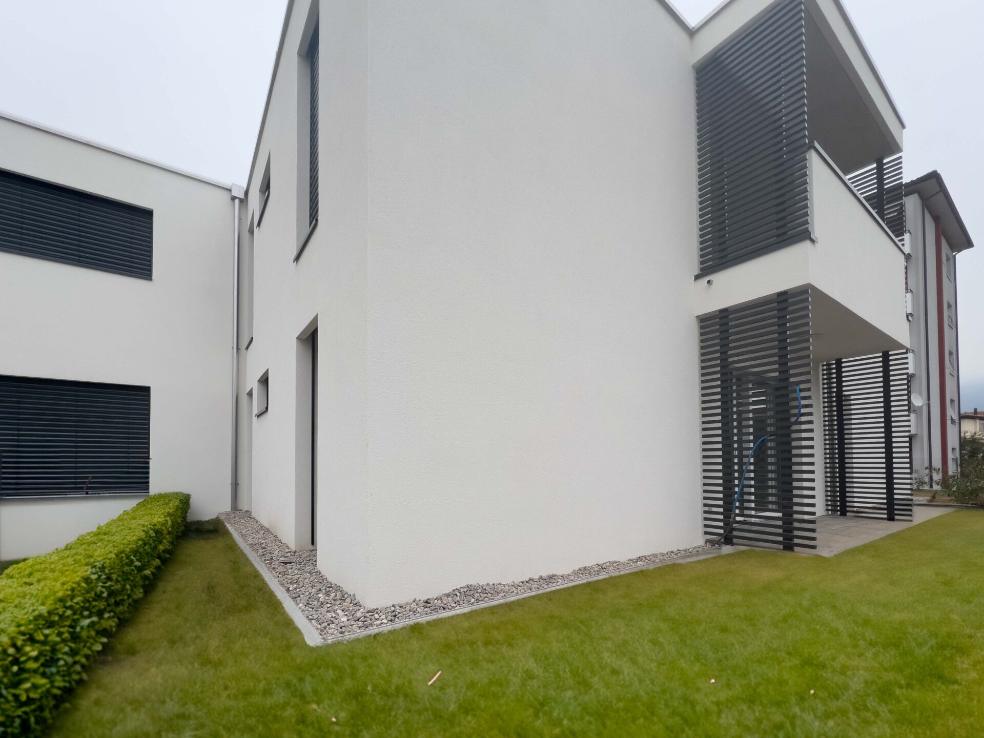 Modern apartment with small garden for sale in Genestrerio