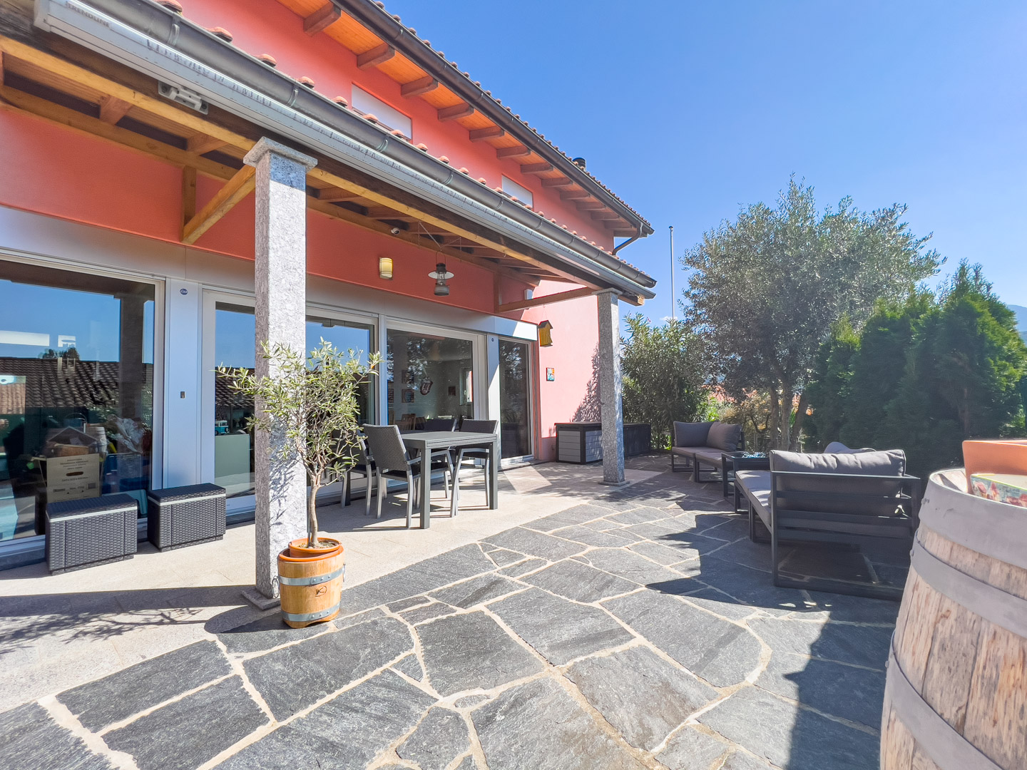 Freistehendes Haus mit Garten in der Gegend von Lugano zu verkaufen