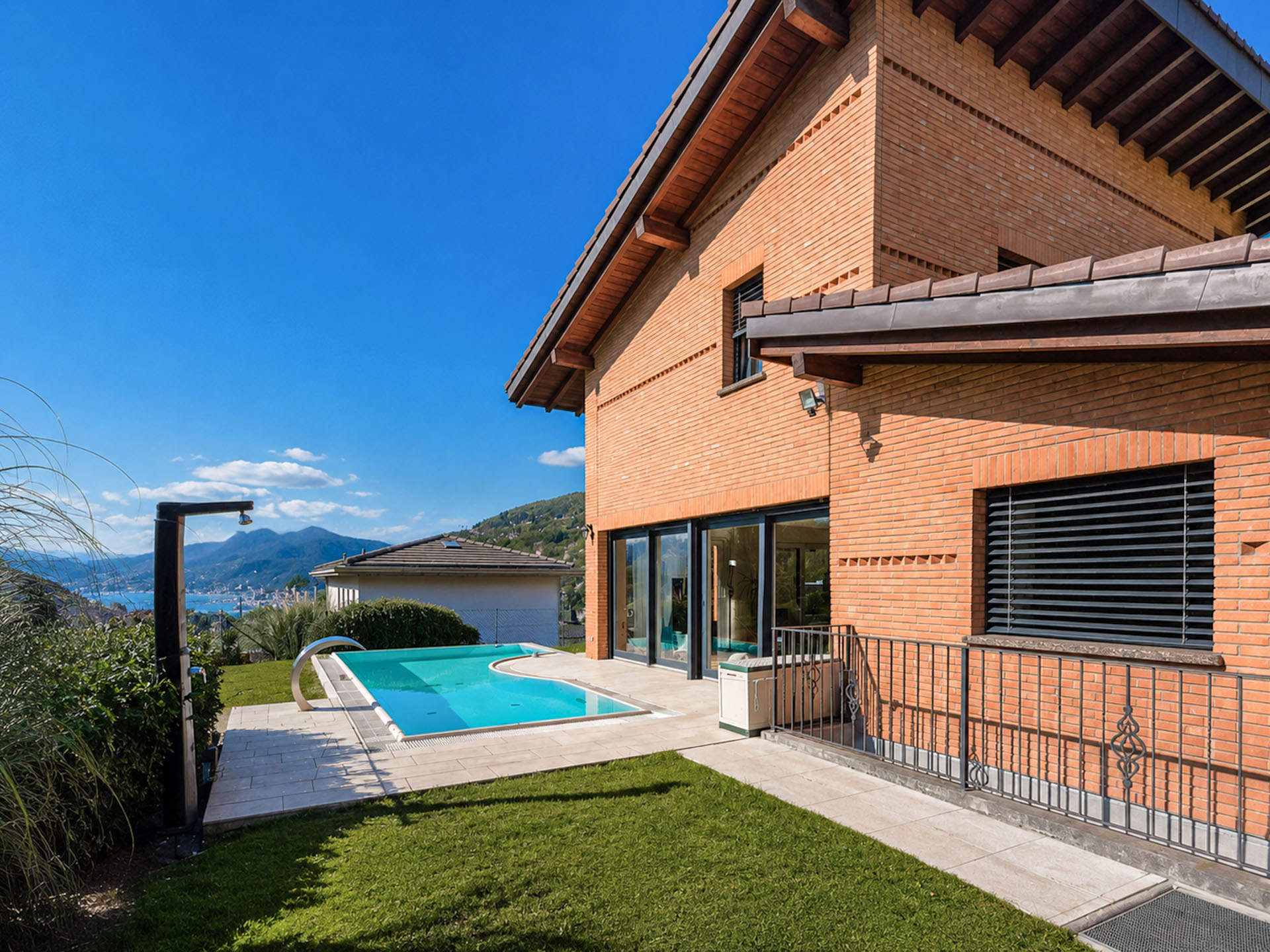 Single-family house with garden and pool for sale in Bioggio