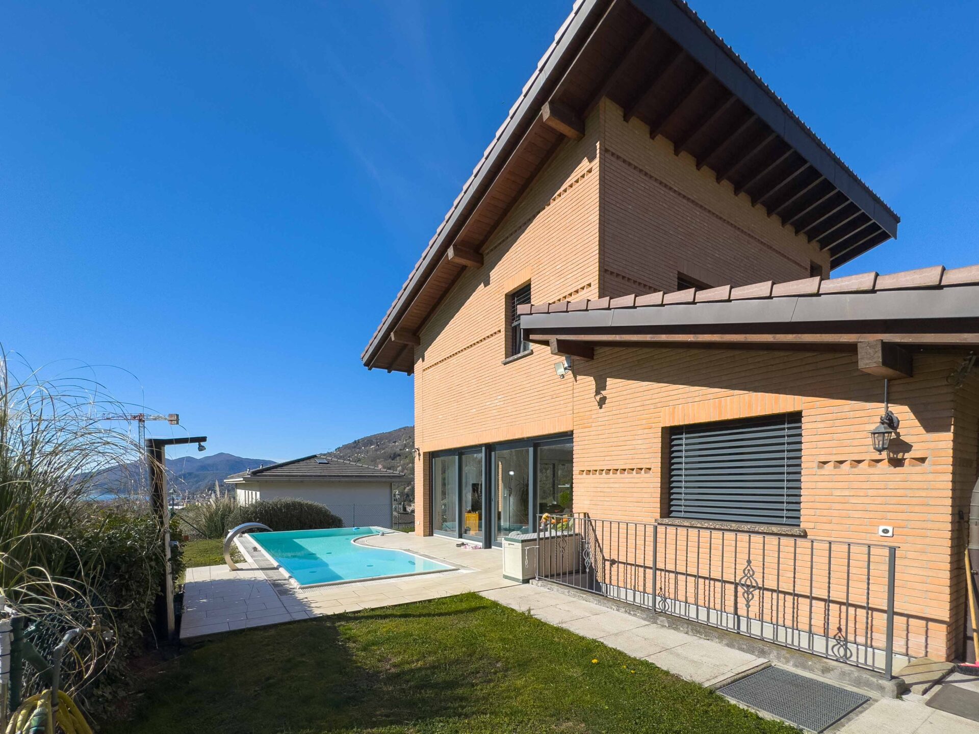 Single-family house with garden and pool for sale in Bioggio