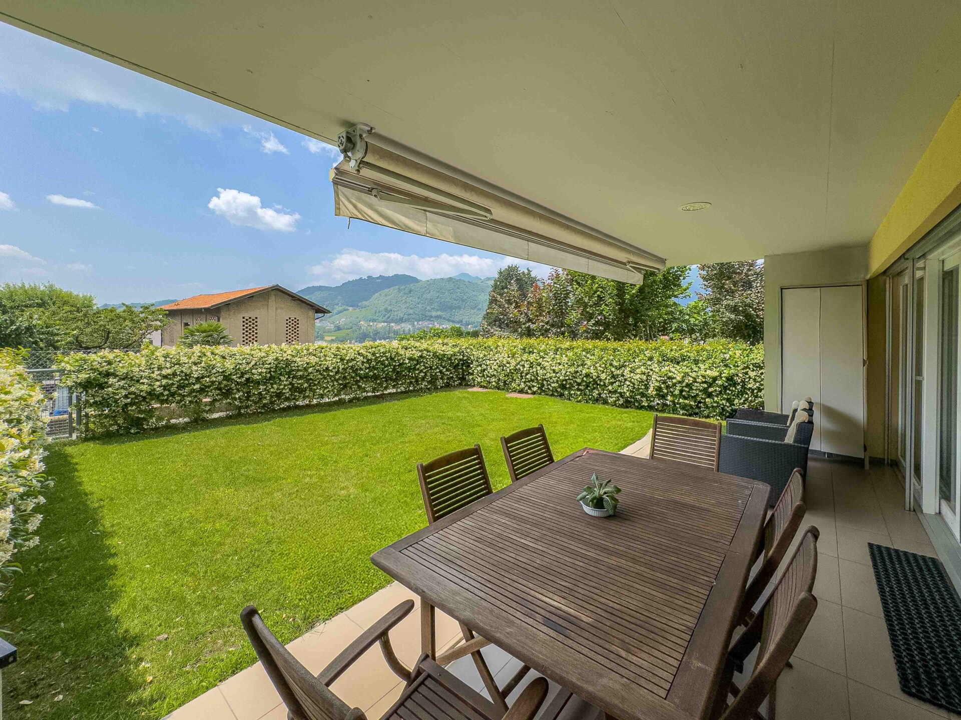 Geräumige Wohnung mit Garten in Mendrisio zu verkaufen