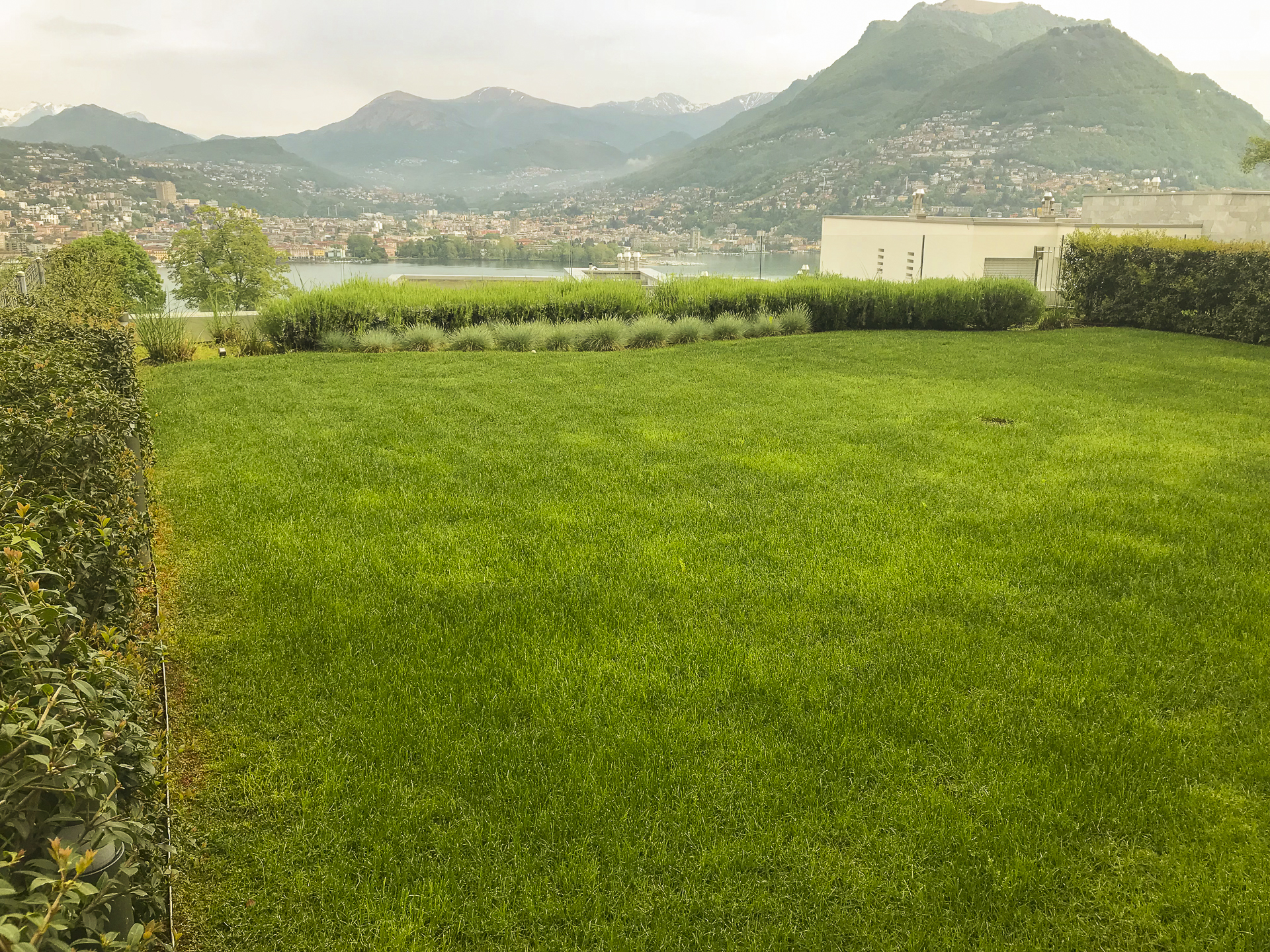 Luxuriöse Wohnung mit Seeblick in Paradiso zu verkaufen