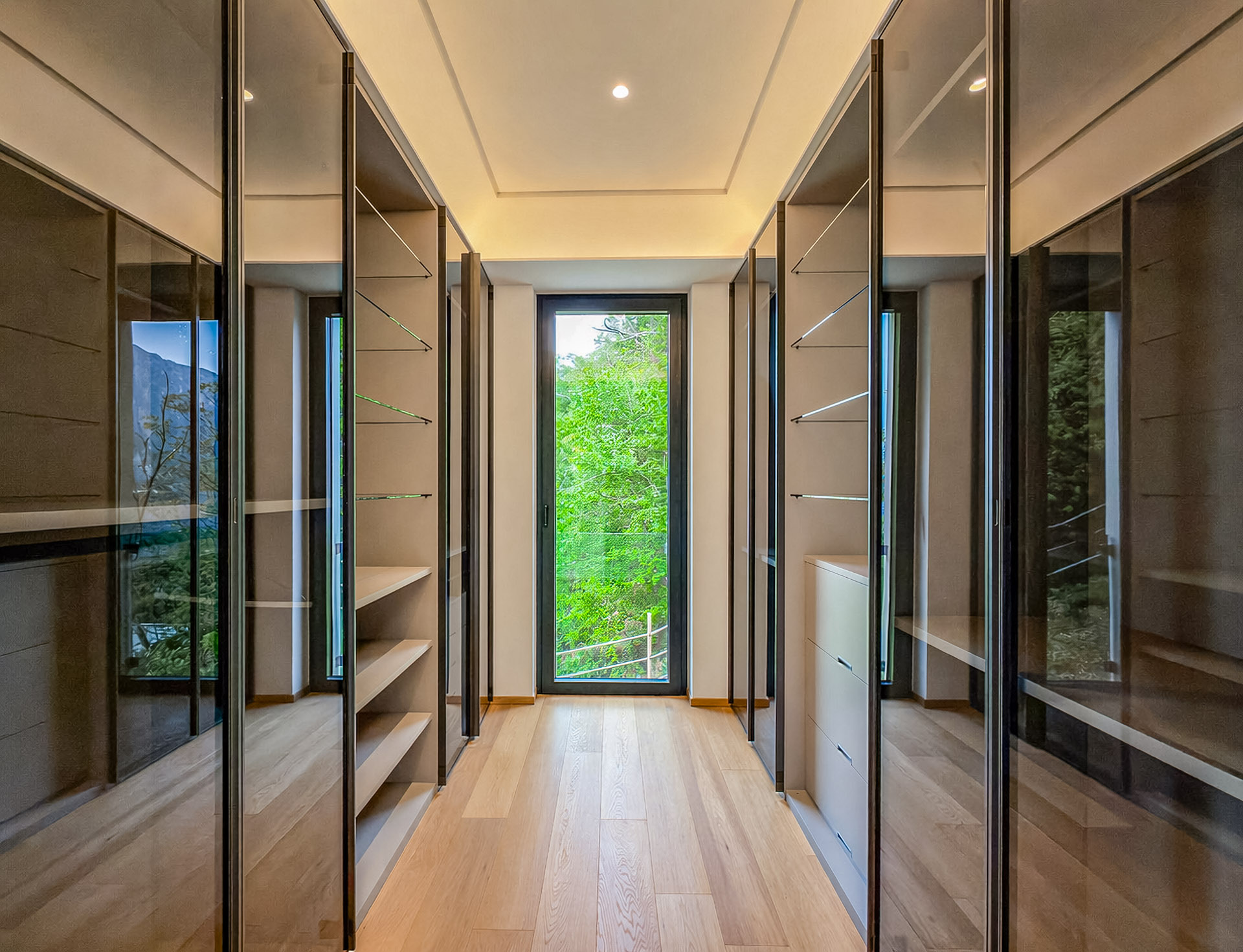 Large apartment with garden and beautiful lake view for sale in Bissone Large apartment with garden and beautiful lake view for sale in Bissone