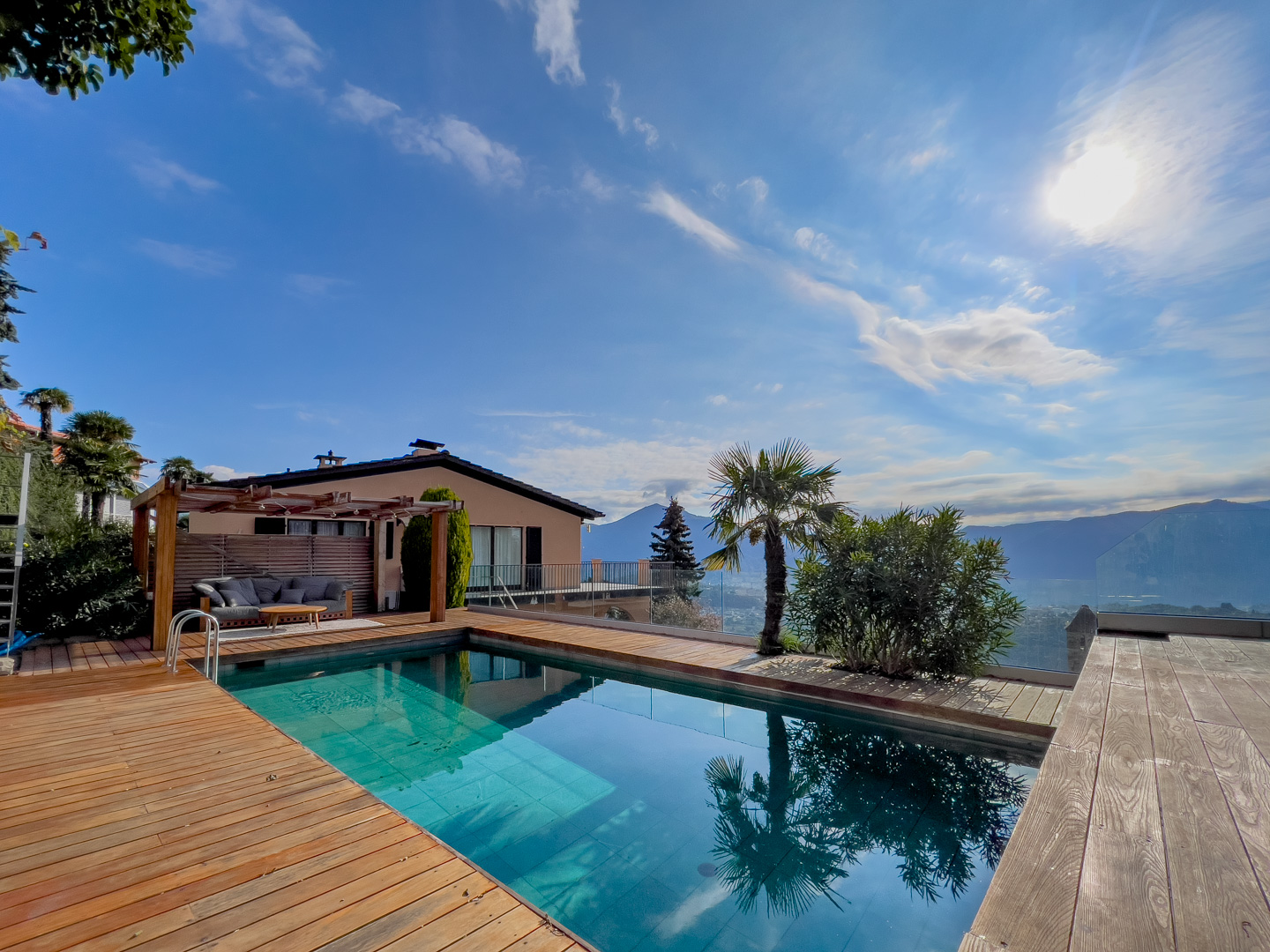 Stunning villa with swimming pool and glimpse of the lake for sale in Cademario