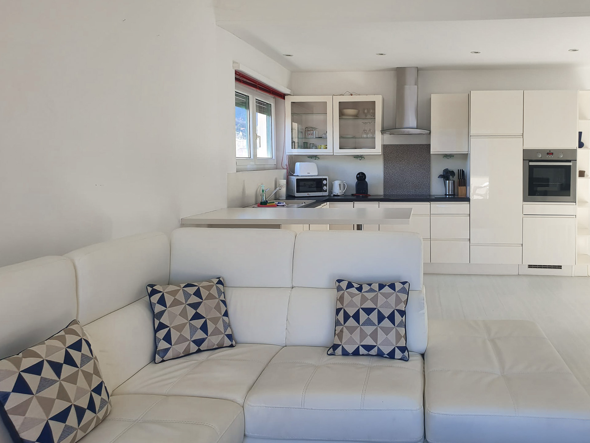 3.5-room lake view penthouse for sale in Lugano central area