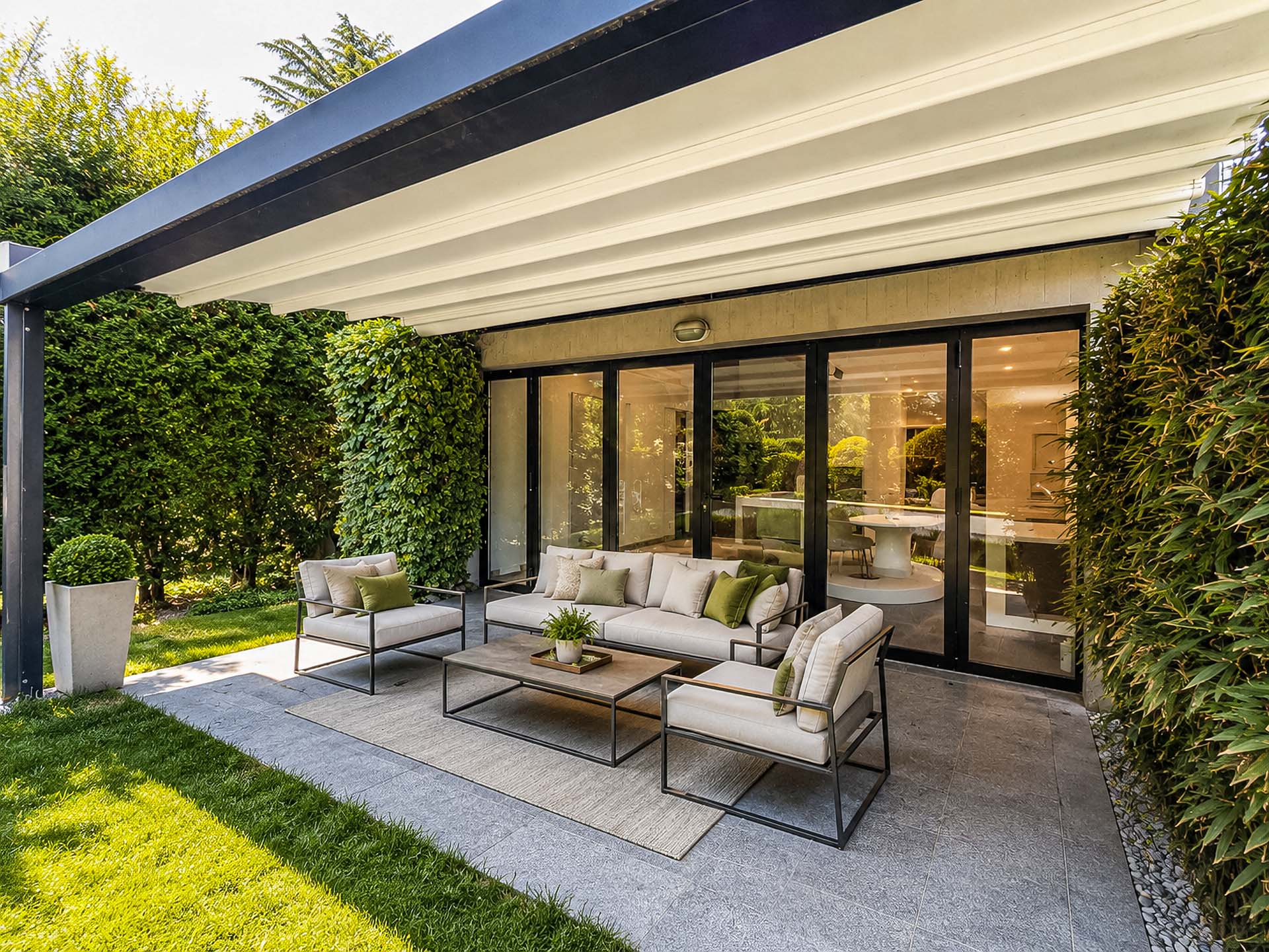 Villa with a Pool for Sale in Collina d’Oro Villa with a Pool for Sale in Collina d’Oro