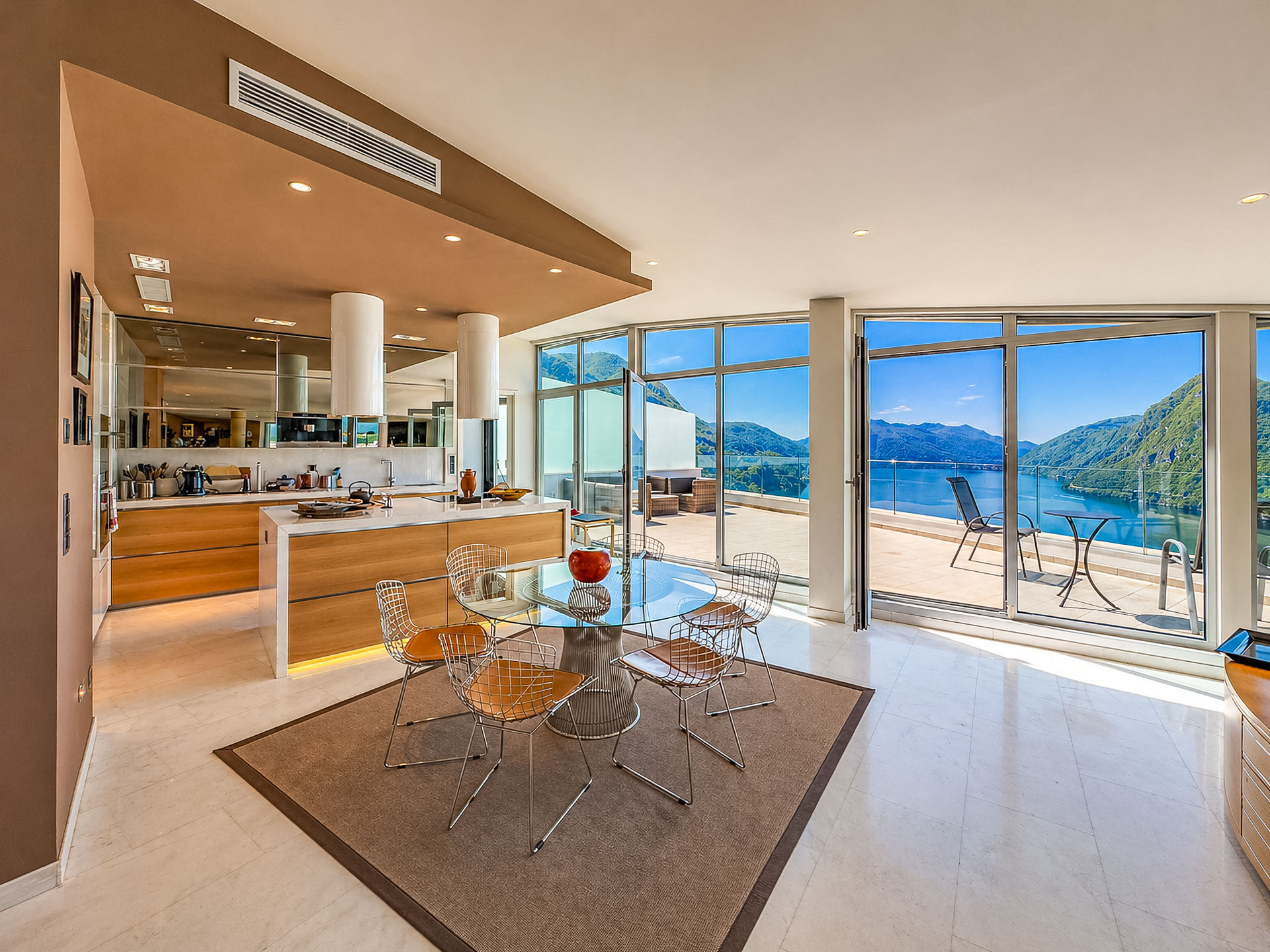 Appartamento duplex di lusso vista lago in vendita ad Aldesago Appartamento duplex di lusso vista lago in vendita ad Aldesago