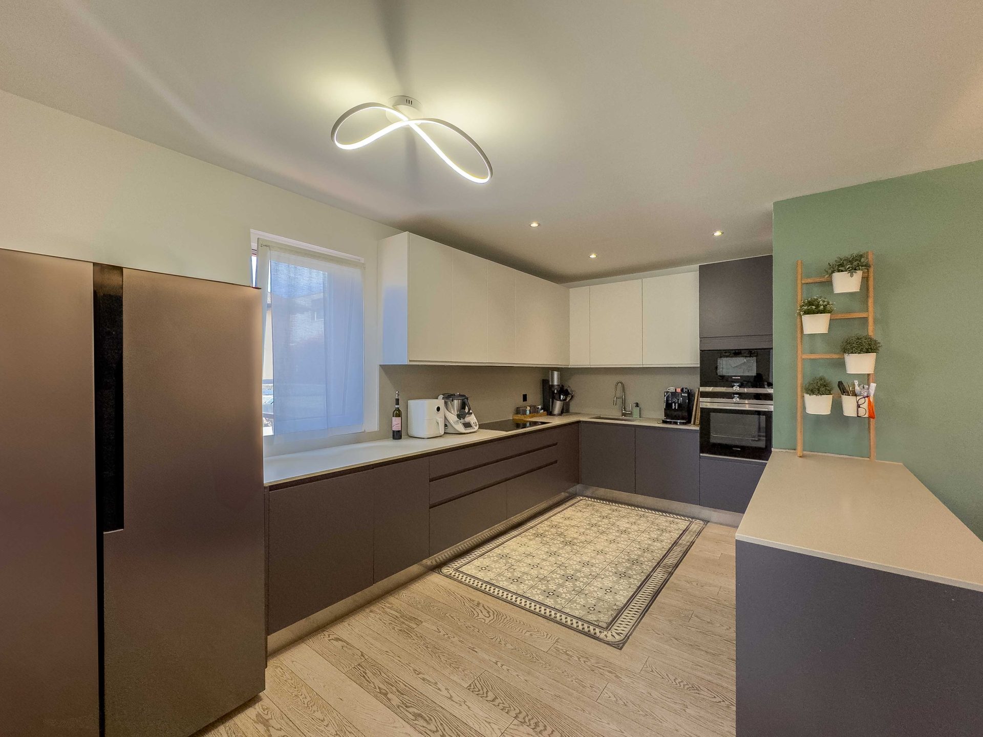 Casa bifamiliare con grande giardino in vendita a Morbio Inferiore