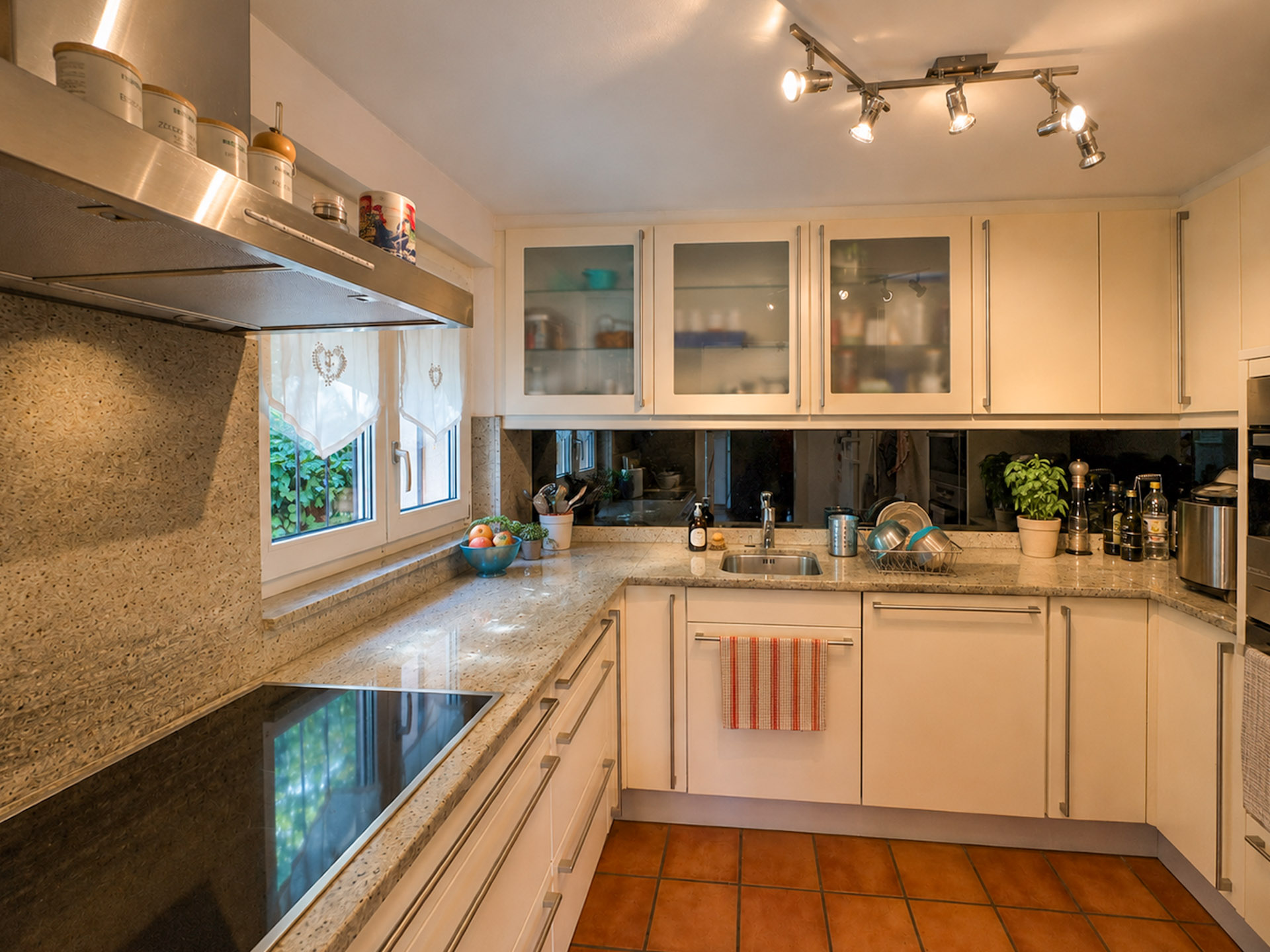 Lake-view single-family house for sale in Carona