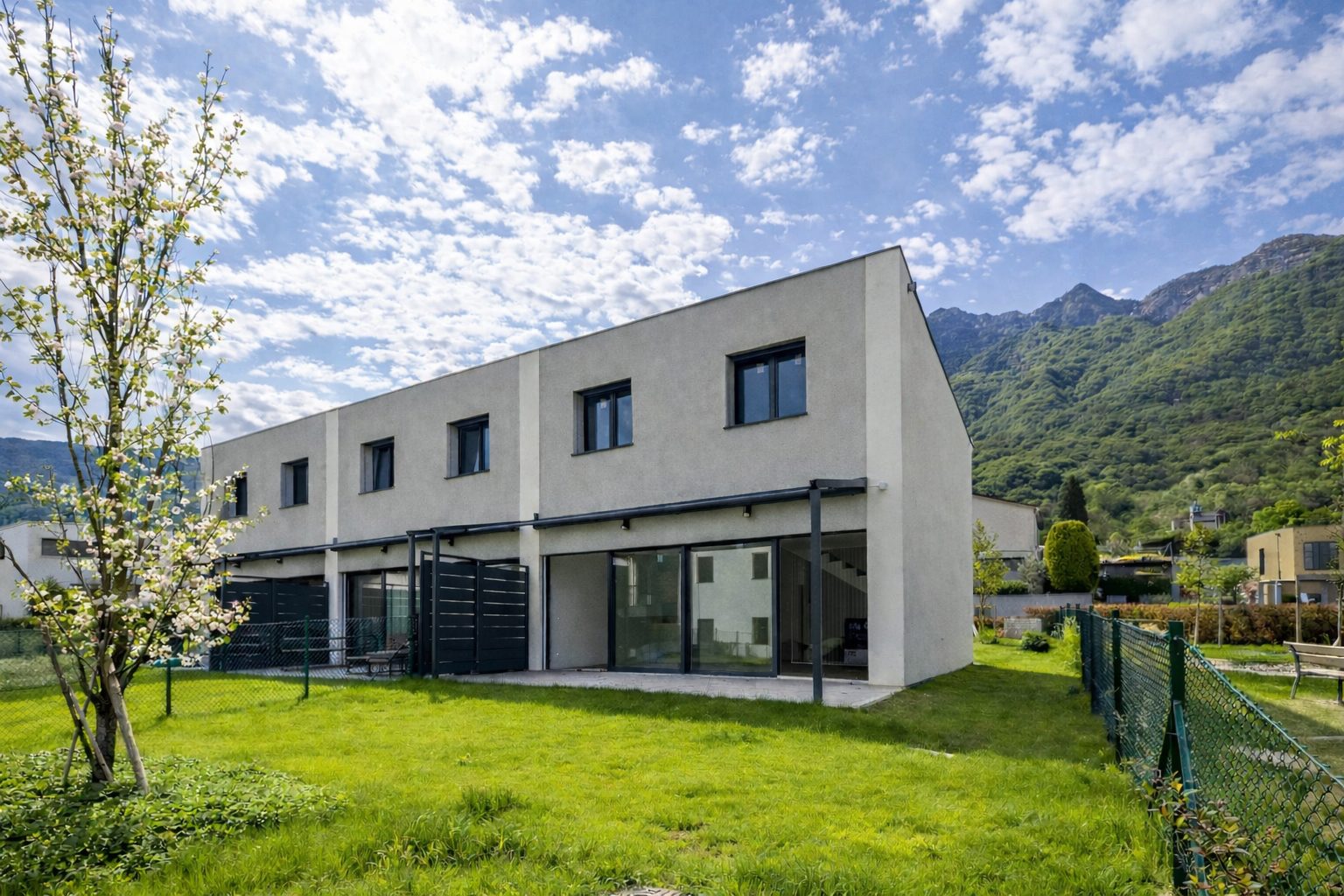 Terraced house with garden for sale in Camorino