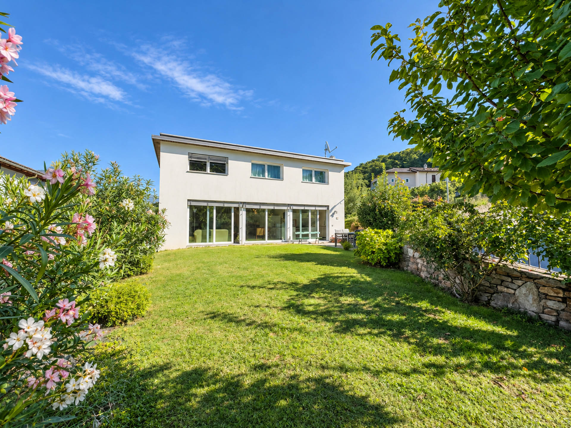 Casa unifamiliare con giardino in vendita a Cadenazzo Casa unifamiliare con giardino in vendita a Cadenazzo