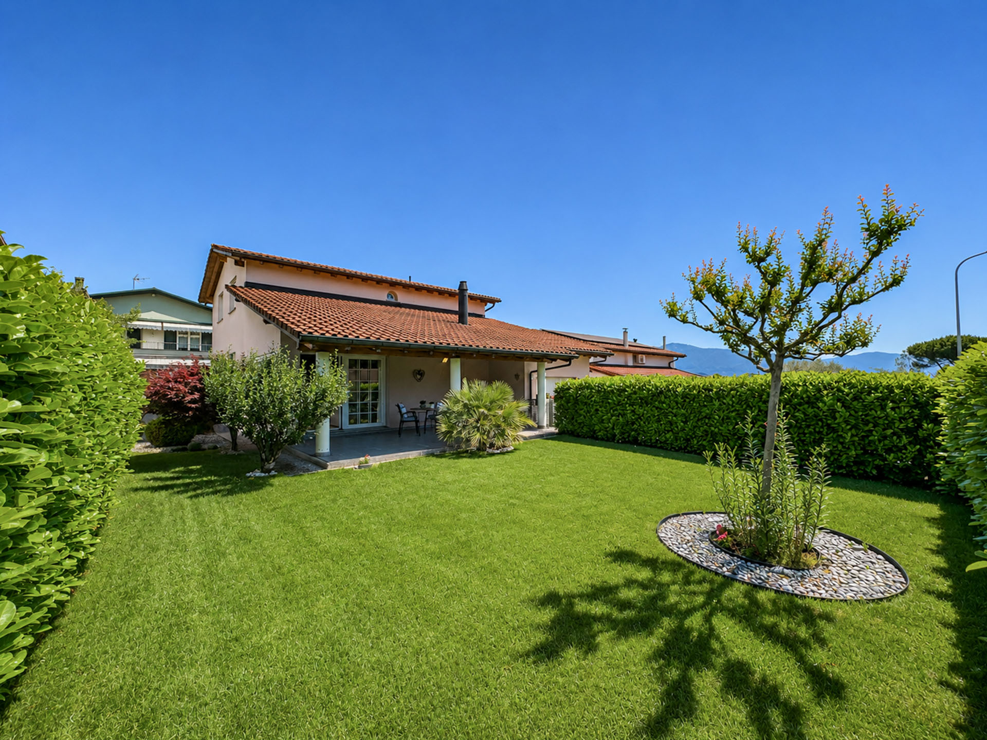 Casa unifamiliare con giardino in vendita a Stabio
