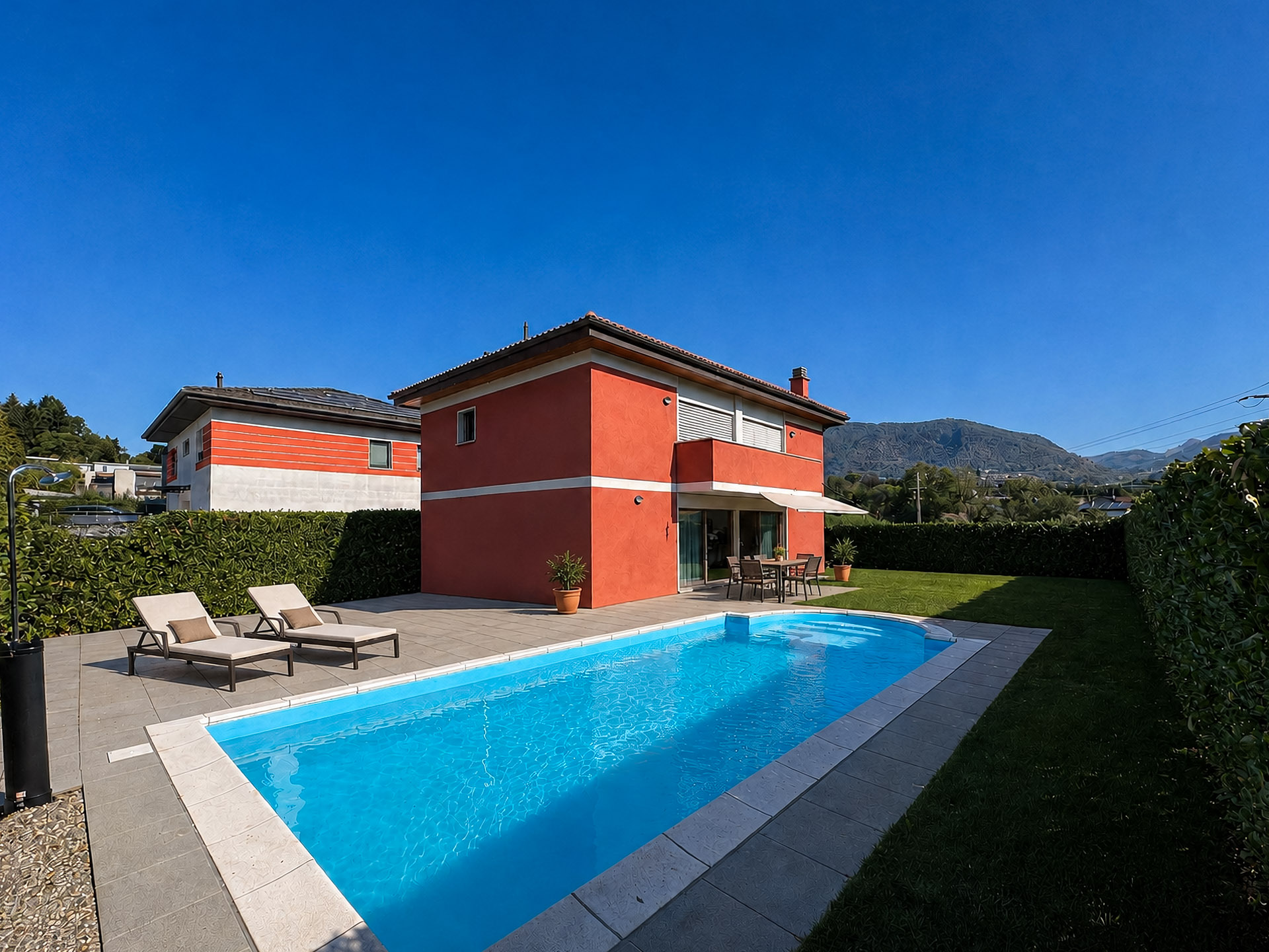 Casa unifamiliare con giardino e piscina in vendita a Novazzano
