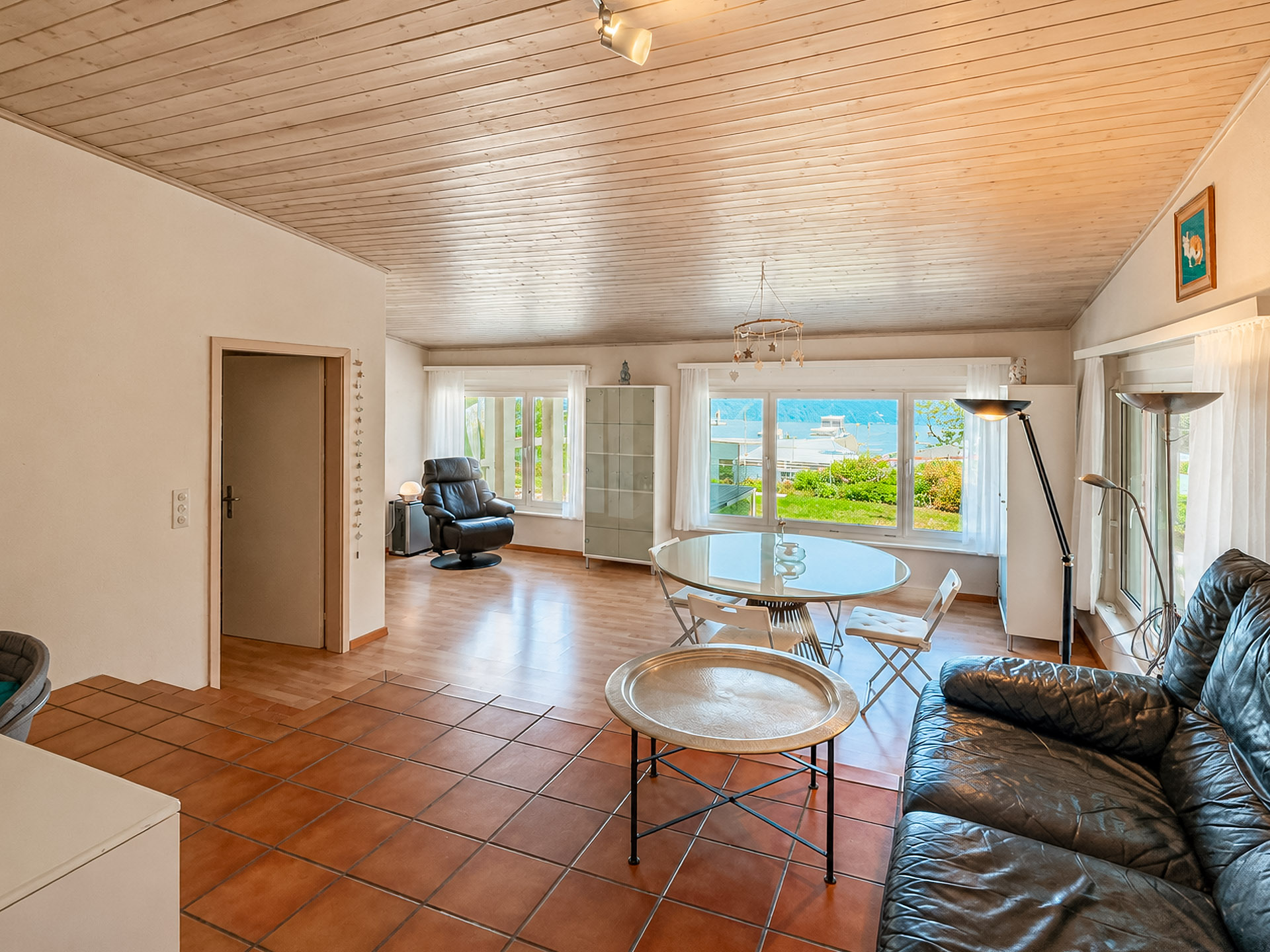 Lake-view single-family house for sale in Carona