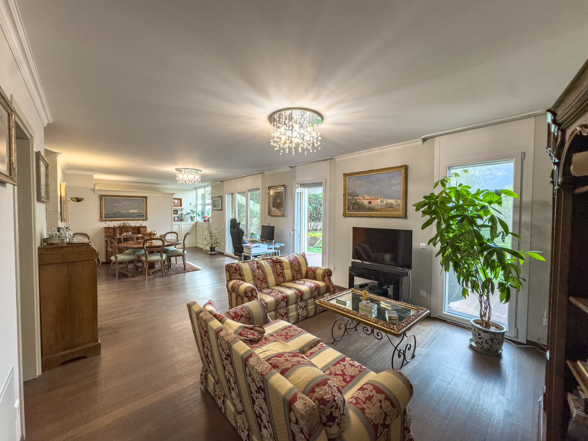 Lake view apartment with garden for sale in Bissone