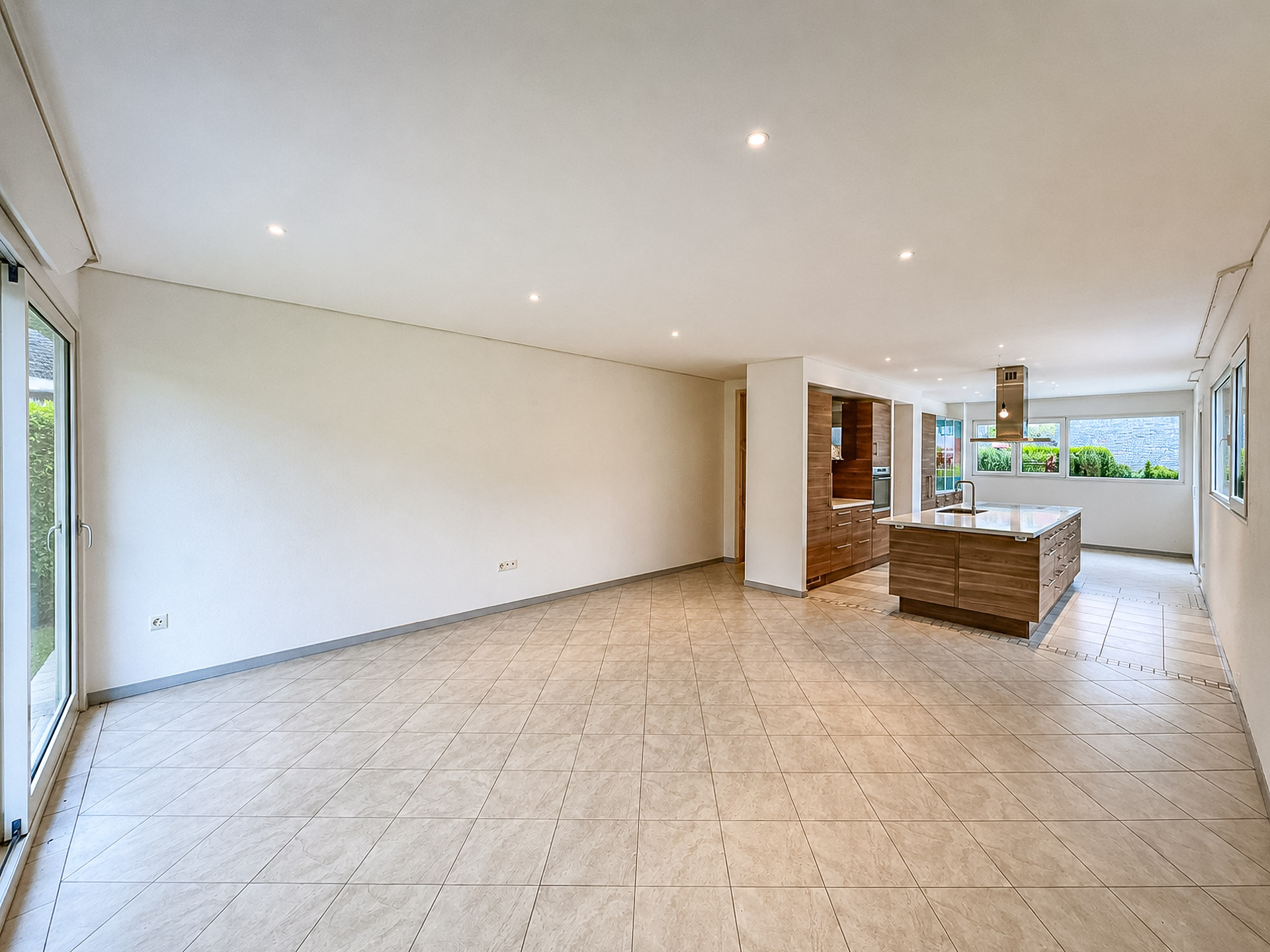 Townhouse with large garden for sale in Ligornetto Townhouse with large garden for sale in Ligornetto