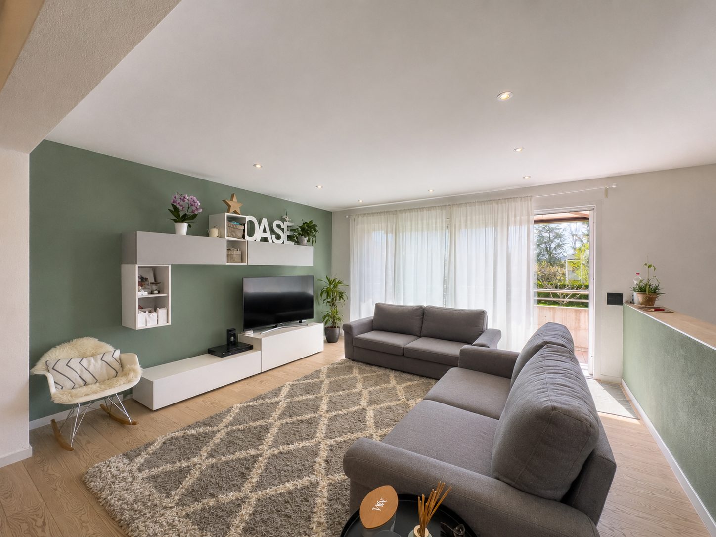 Casa bifamiliare con grande giardino in vendita a Morbio Inferiore