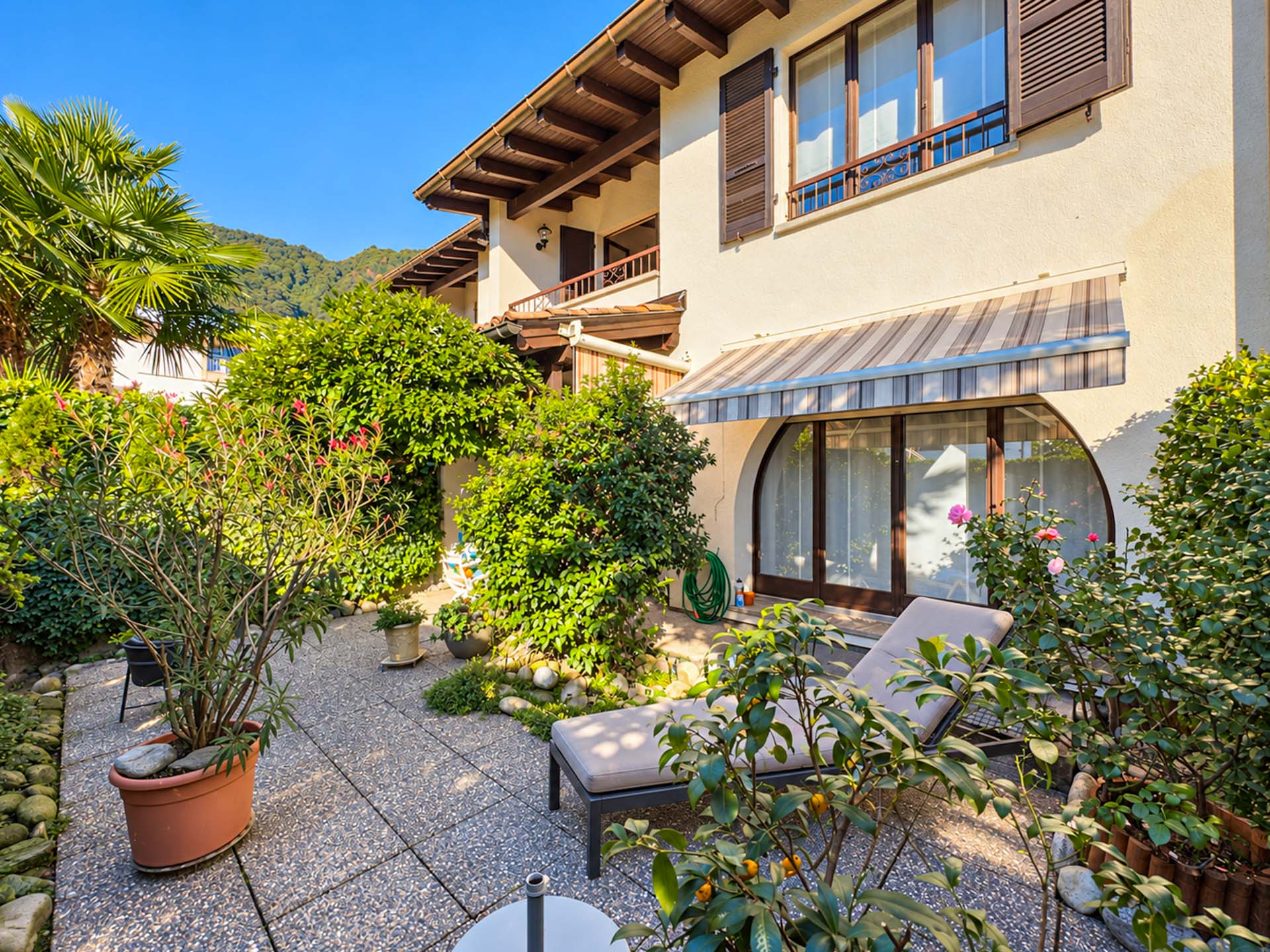 Casa contigua con terrazza e giardino in vendita a Gravesano Casa contigua con terrazza e giardino in vendita a Gravesano