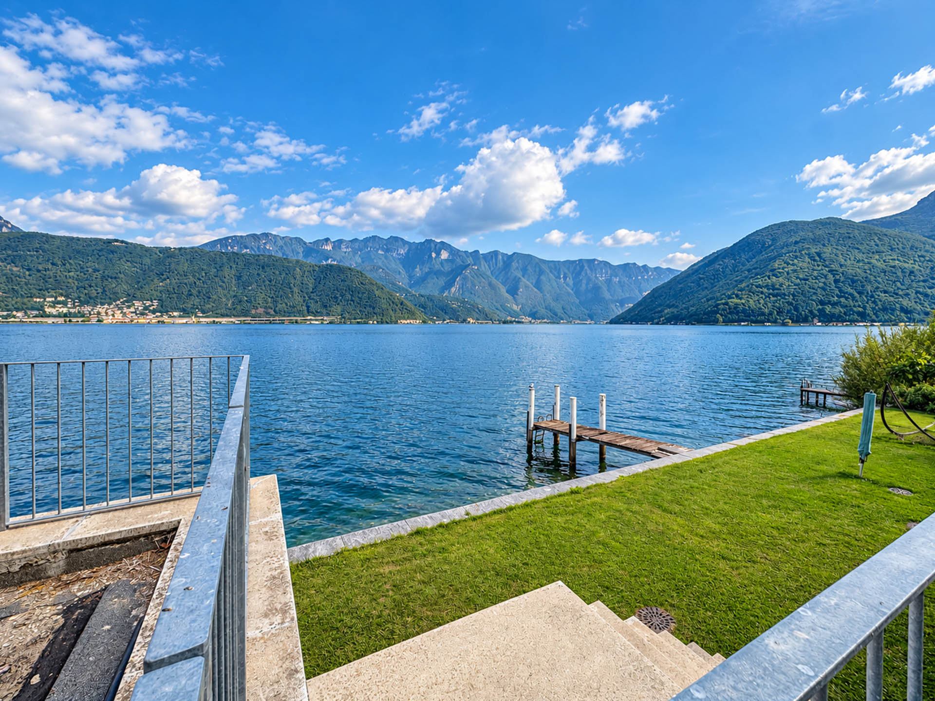 Luxury lakeside villa for sale in Melide Luxury lakeside villa for sale in Melide