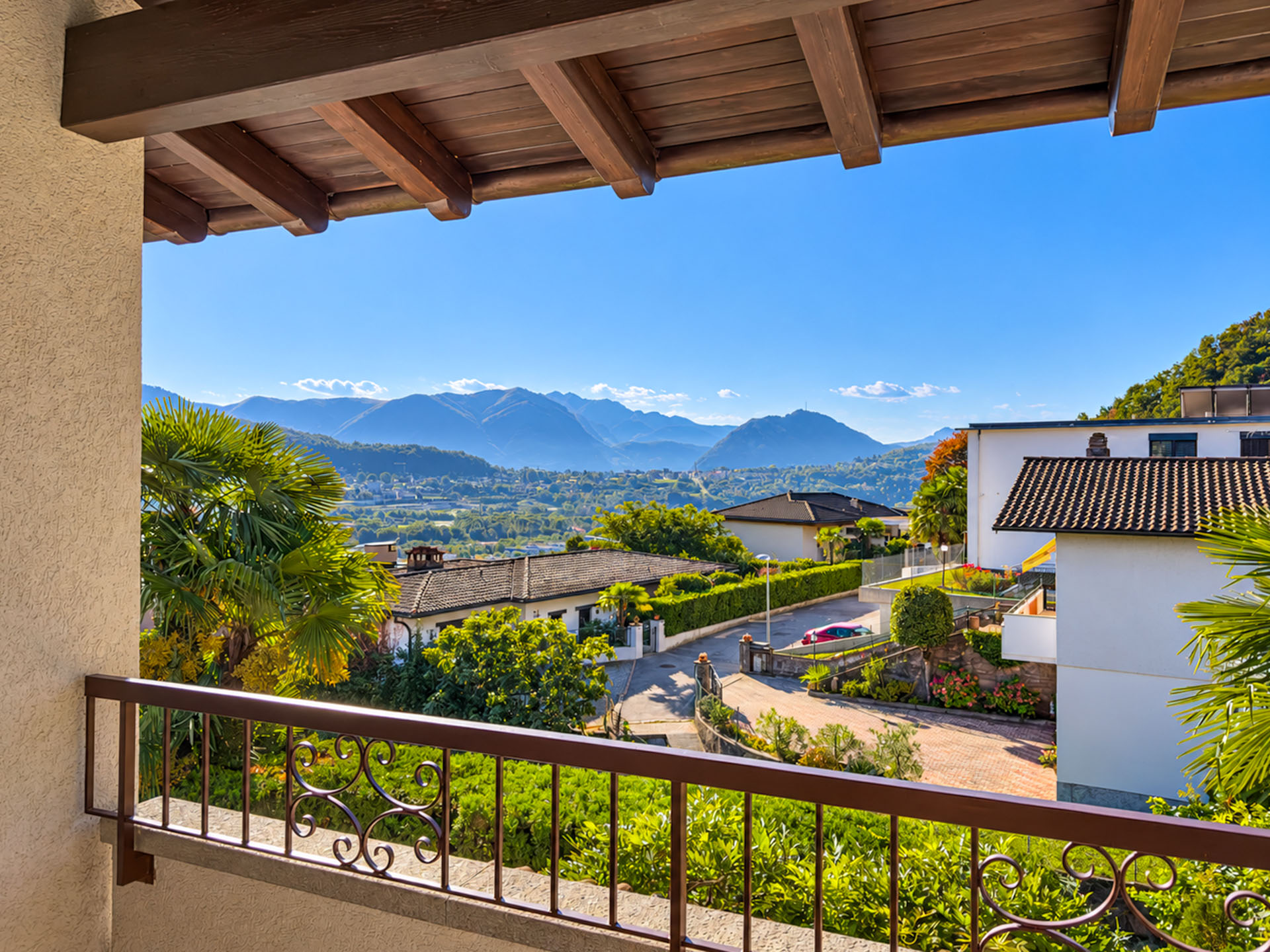 Casa contigua con terrazza e giardino in vendita a Gravesano Casa contigua con terrazza e giardino in vendita a Gravesano
