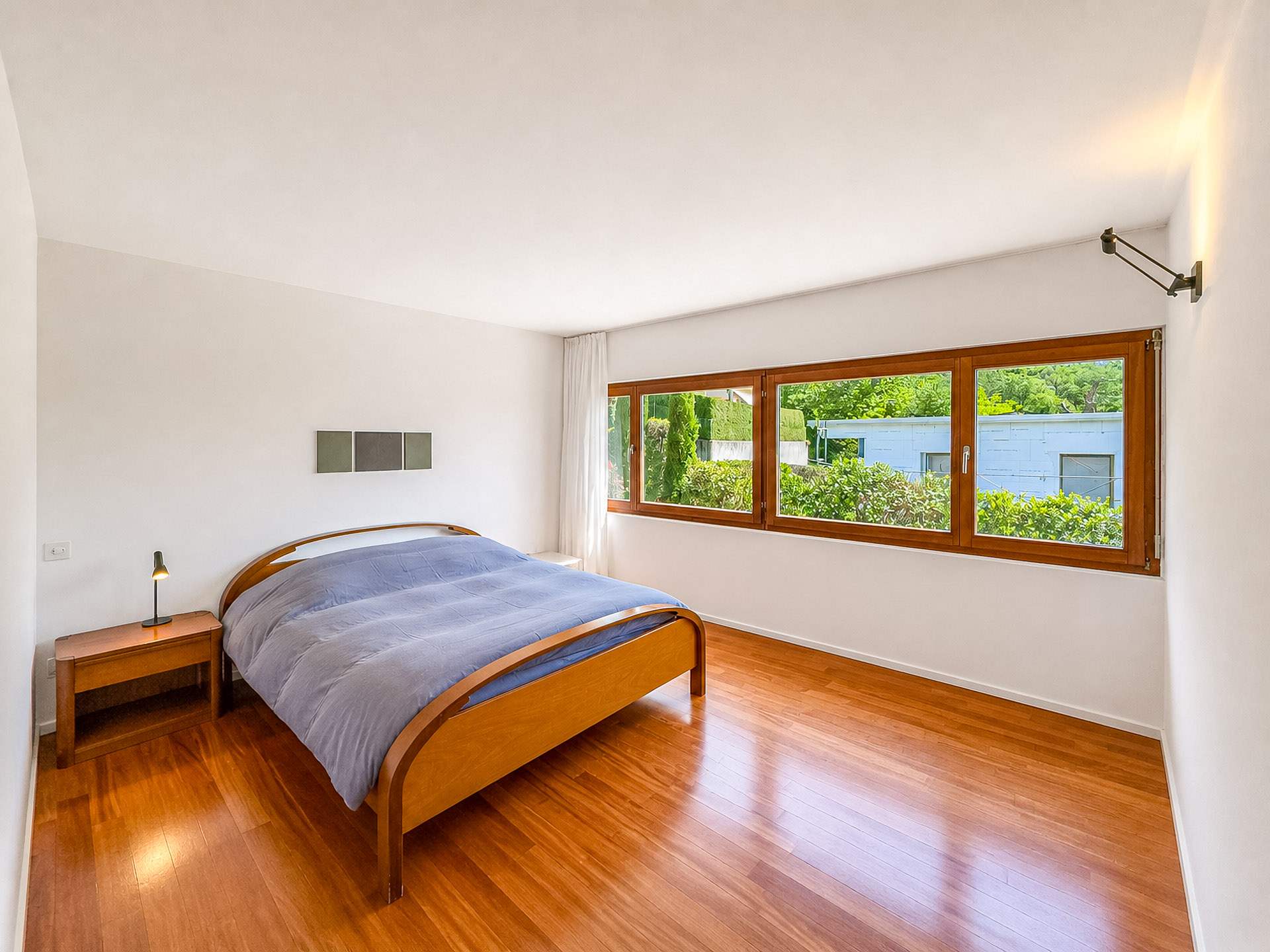 Casa contigua con giardino in vendita a Villa Luganese