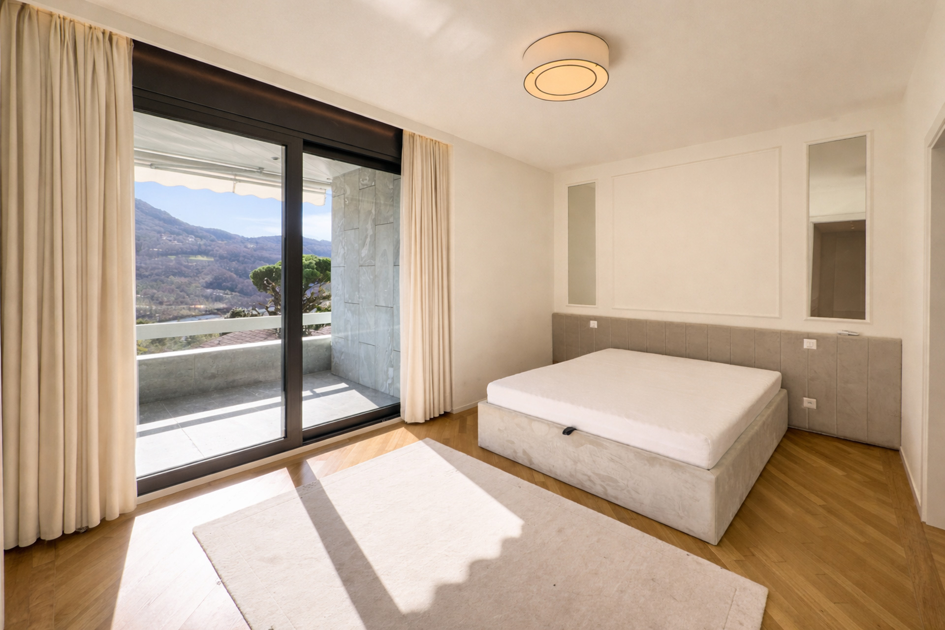 Luxury villa with pool for sale in Collina d’Oro