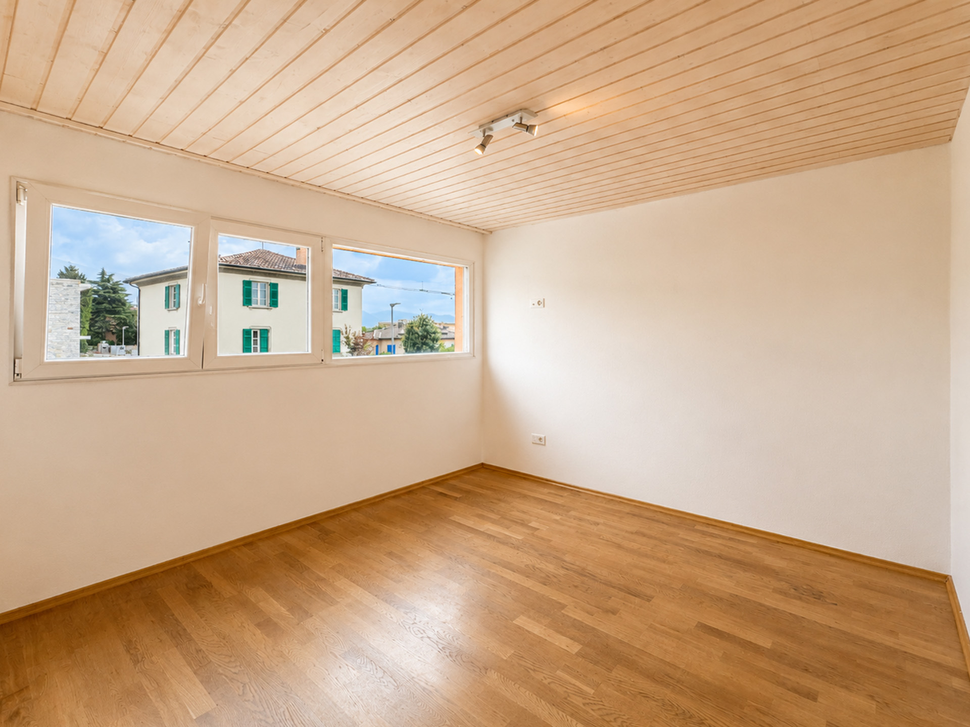 Townhouse with large garden for sale in Ligornetto Townhouse with large garden for sale in Ligornetto
