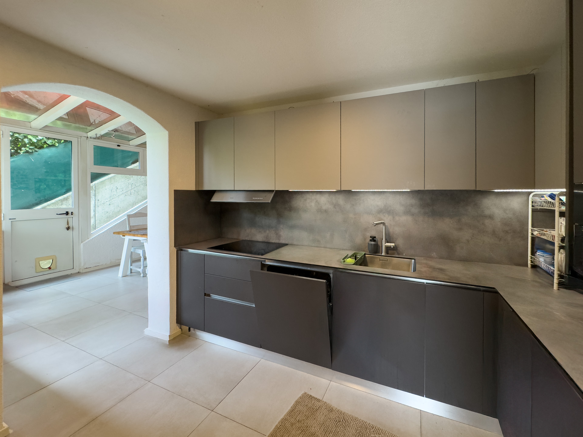 Lake-view twin house for sale in Bissone