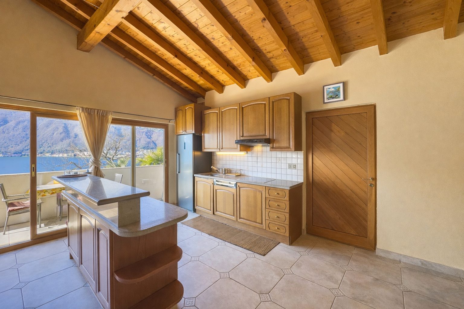 Lake-view single-family house for sale in Bissone