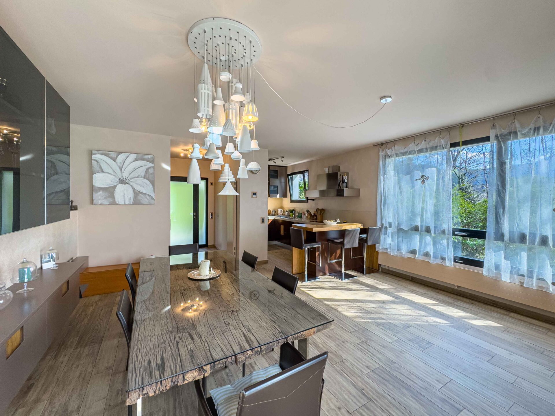 Modern villa with indoor pool for sale in Collina d’Oro Modern villa with indoor pool for sale in Collina d’Oro