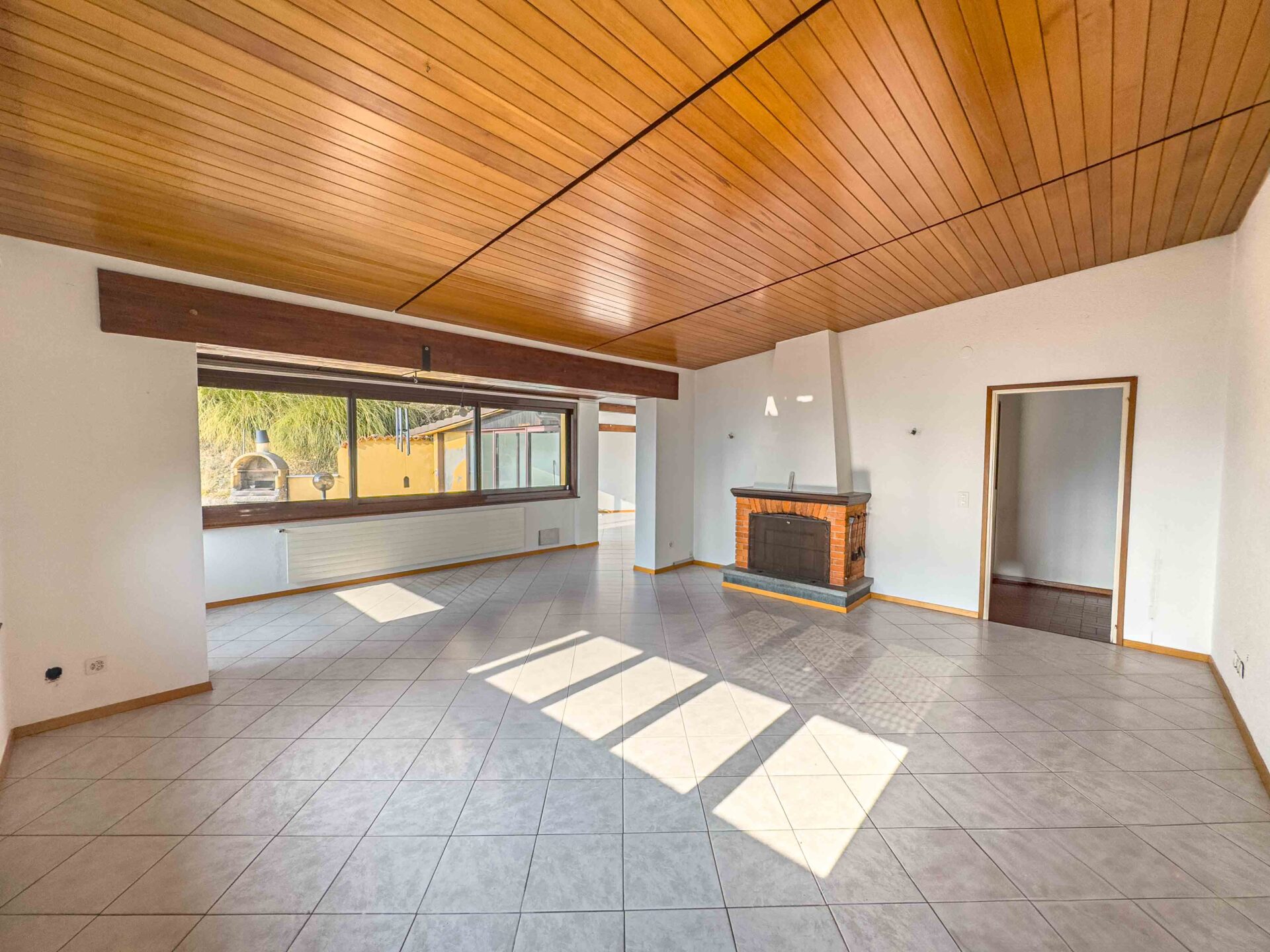 Large single-family house for sale in Aranno Large single-family house for sale in Aranno