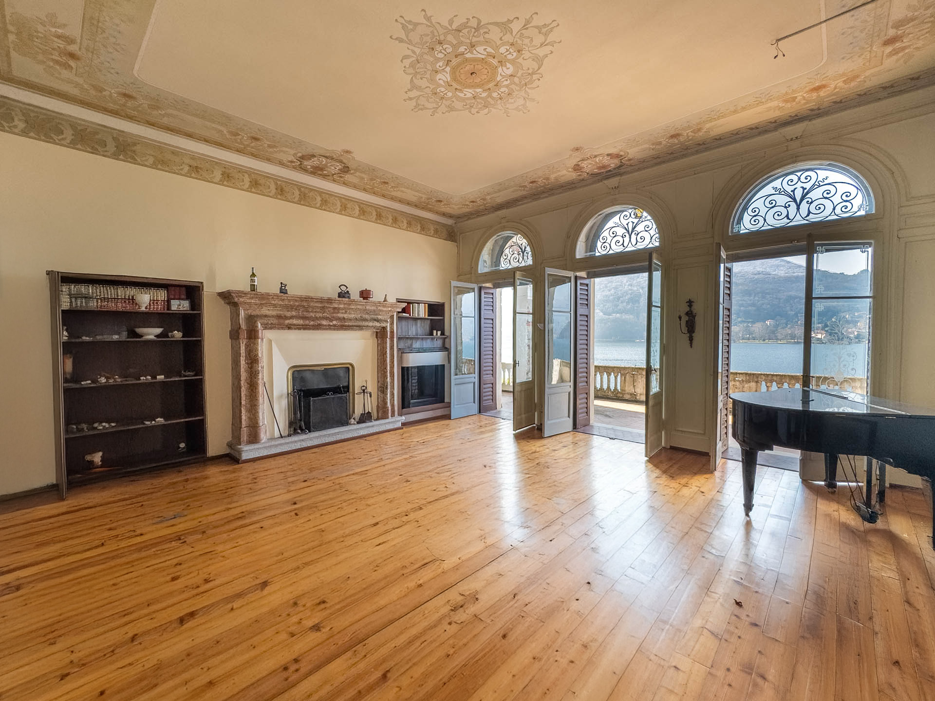 Charmante historische Villa am See in Morcote zu verkaufen Charmante historische Villa am See in Morcote zu verkaufen