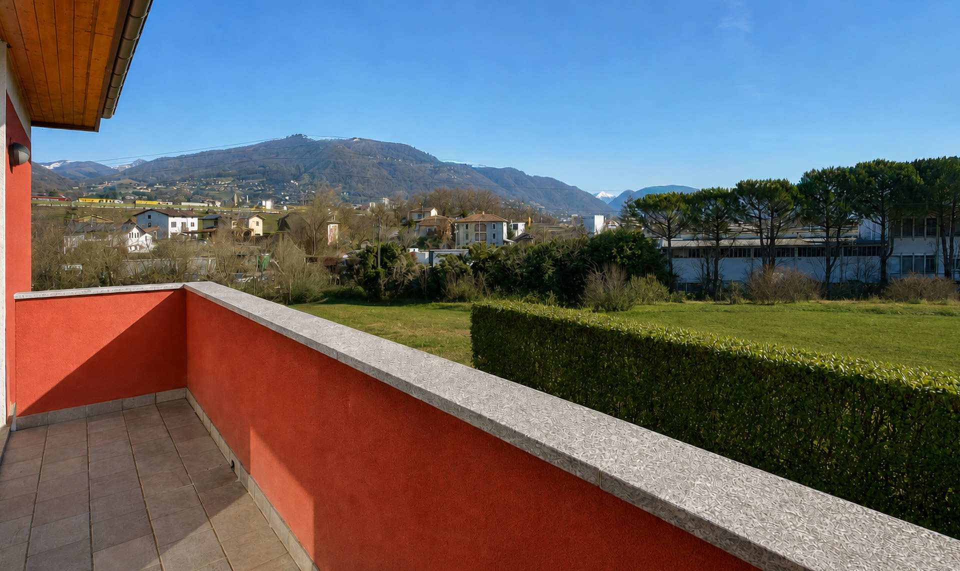 Casa unifamiliare con giardino e piscina in vendita a Novazzano