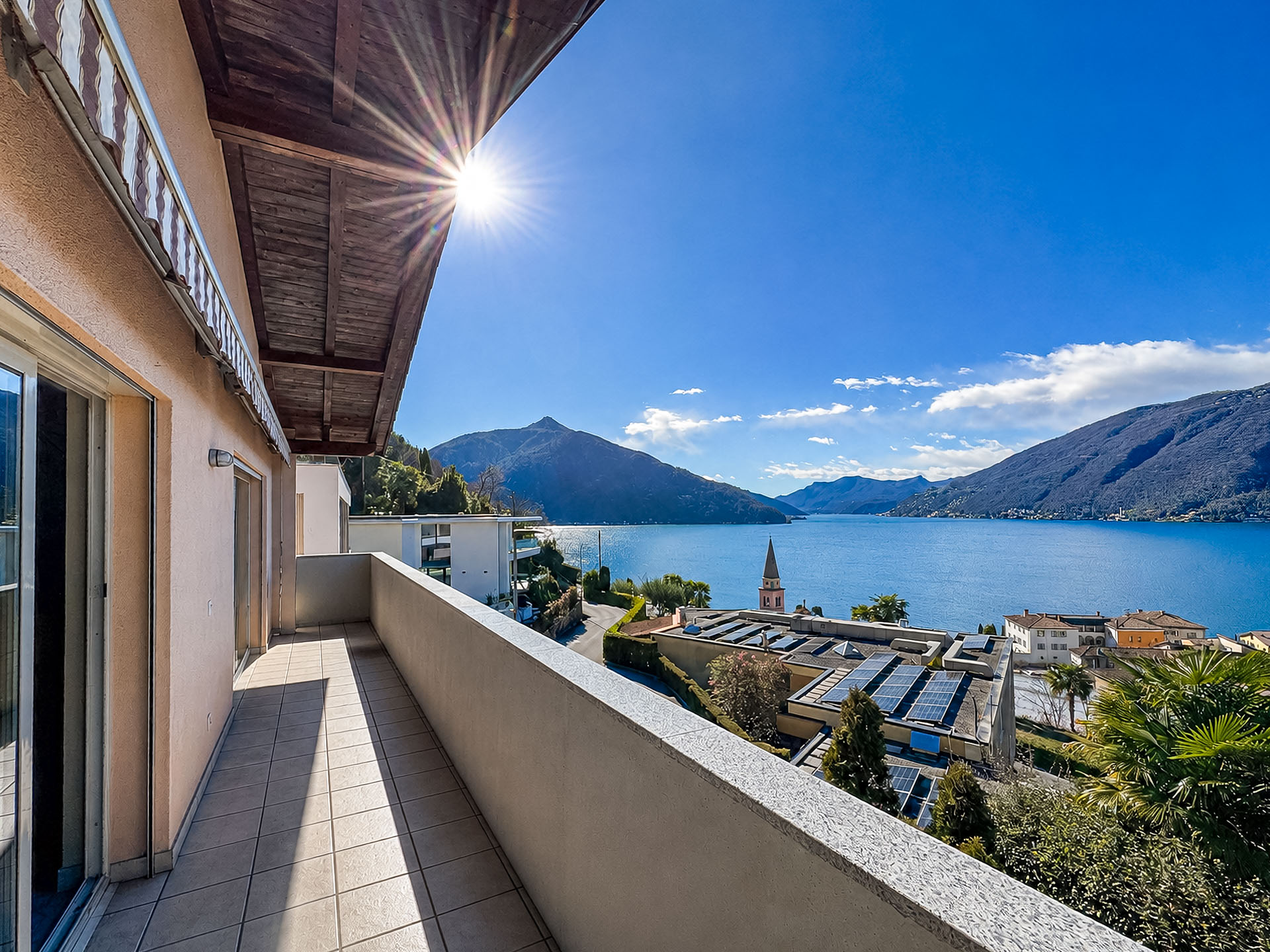 Casa unifamiliare vista lago in vendita a Bissone Casa unifamiliare vista lago in vendita a Bissone