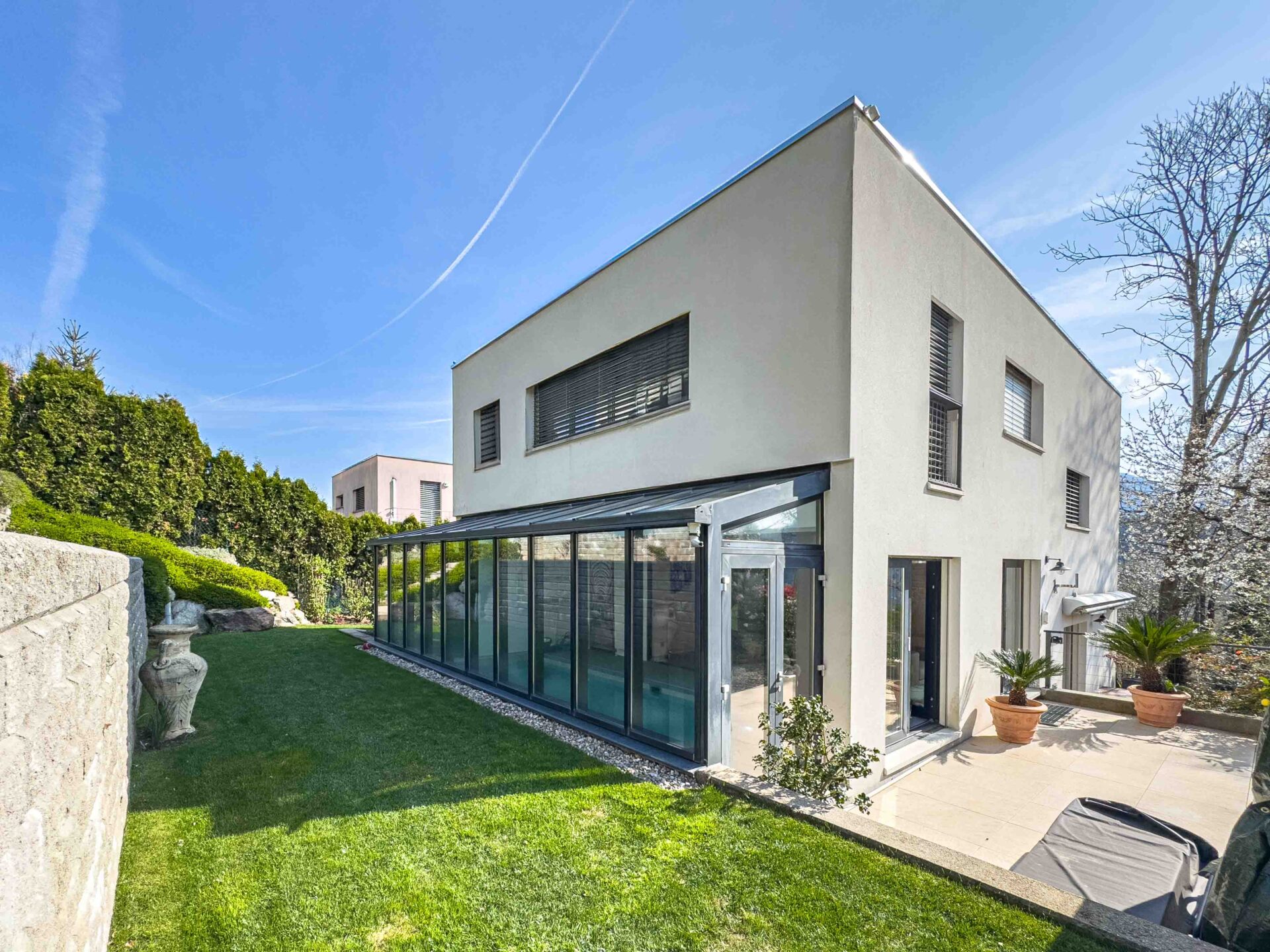 Modern villa with indoor pool for sale in Collina d’Oro Modern villa with indoor pool for sale in Collina d’Oro